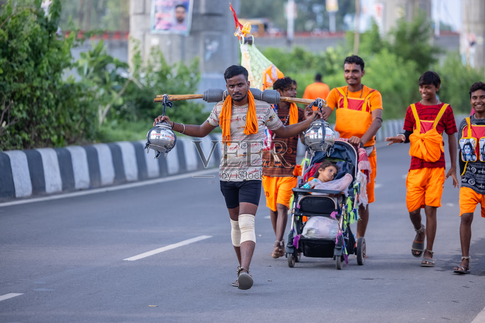 印度教信徒正在进行甘瓦尔朝圣。照片摄影图片