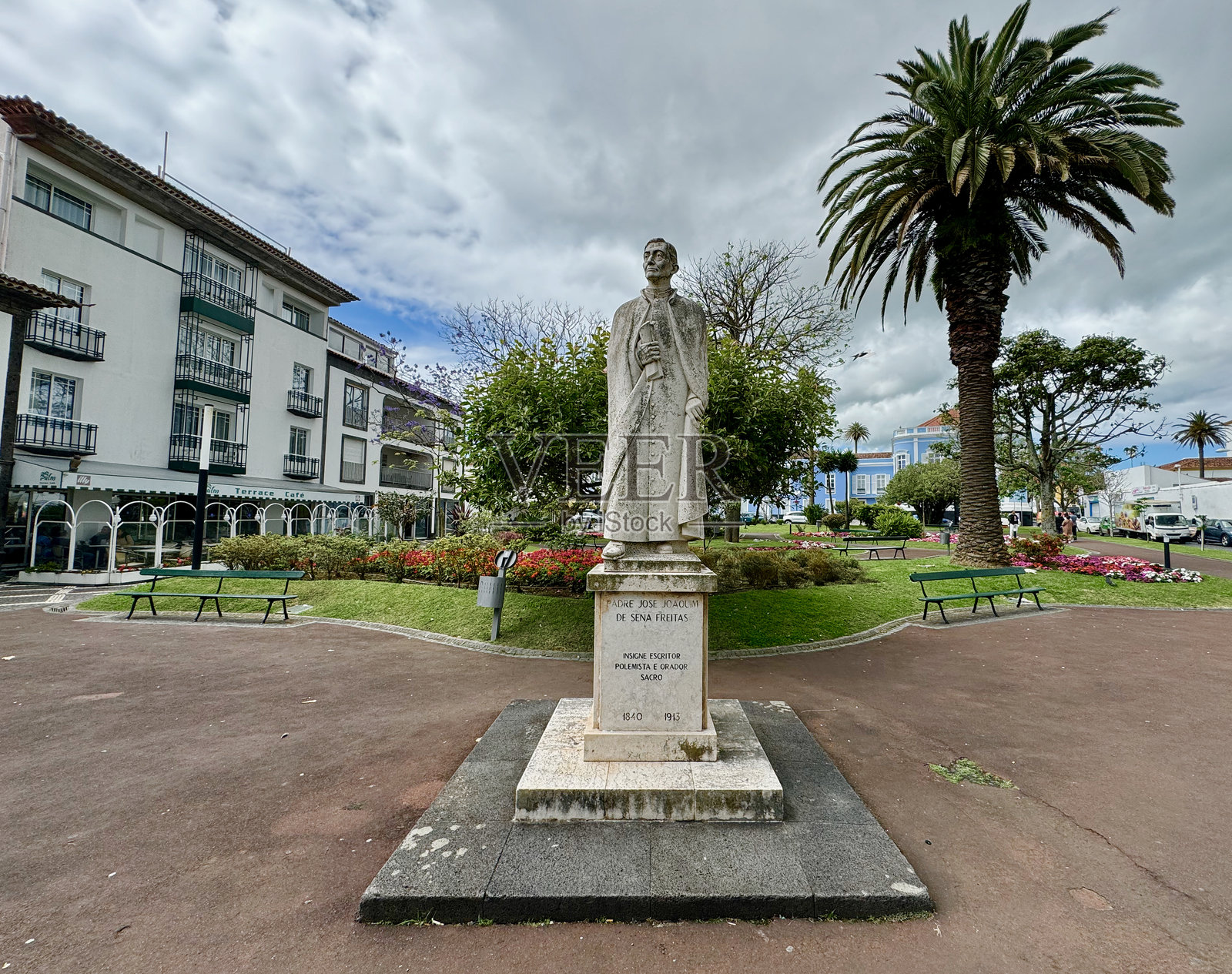 公园里的纪念碑，蓬塔德尔加达照片摄影图片