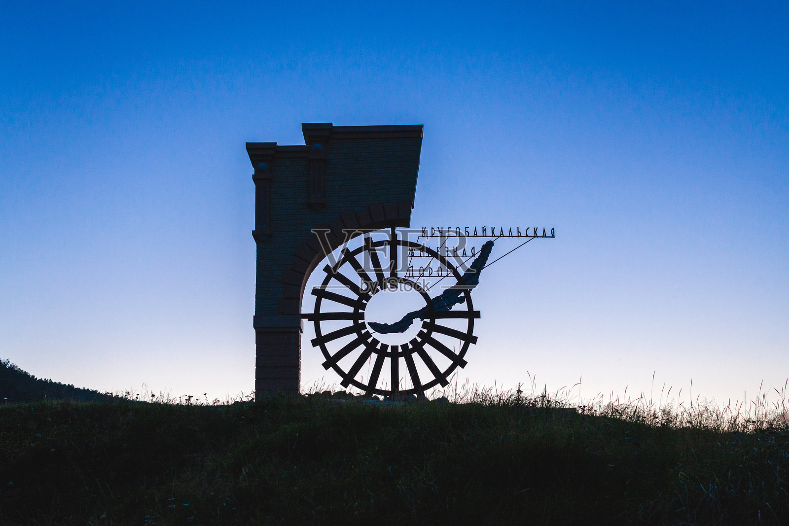 环贝加尔铁路纪念碑照片摄影图片
