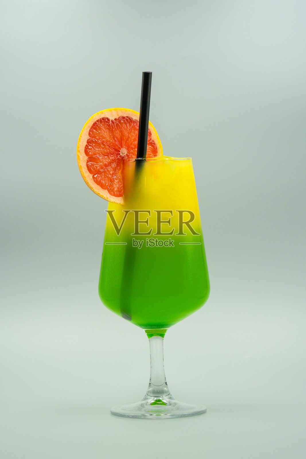 橙色鸡尾酒与无尽背景相映成趣照片摄影图片