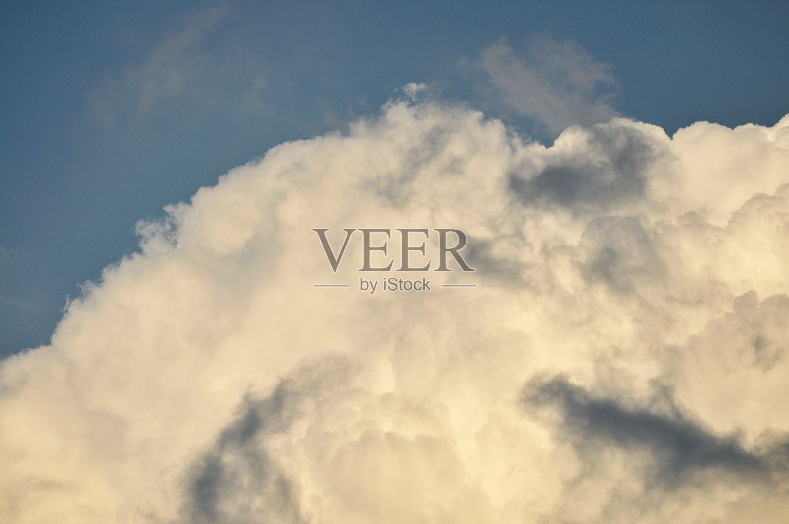 云层上的日落照片摄影图片