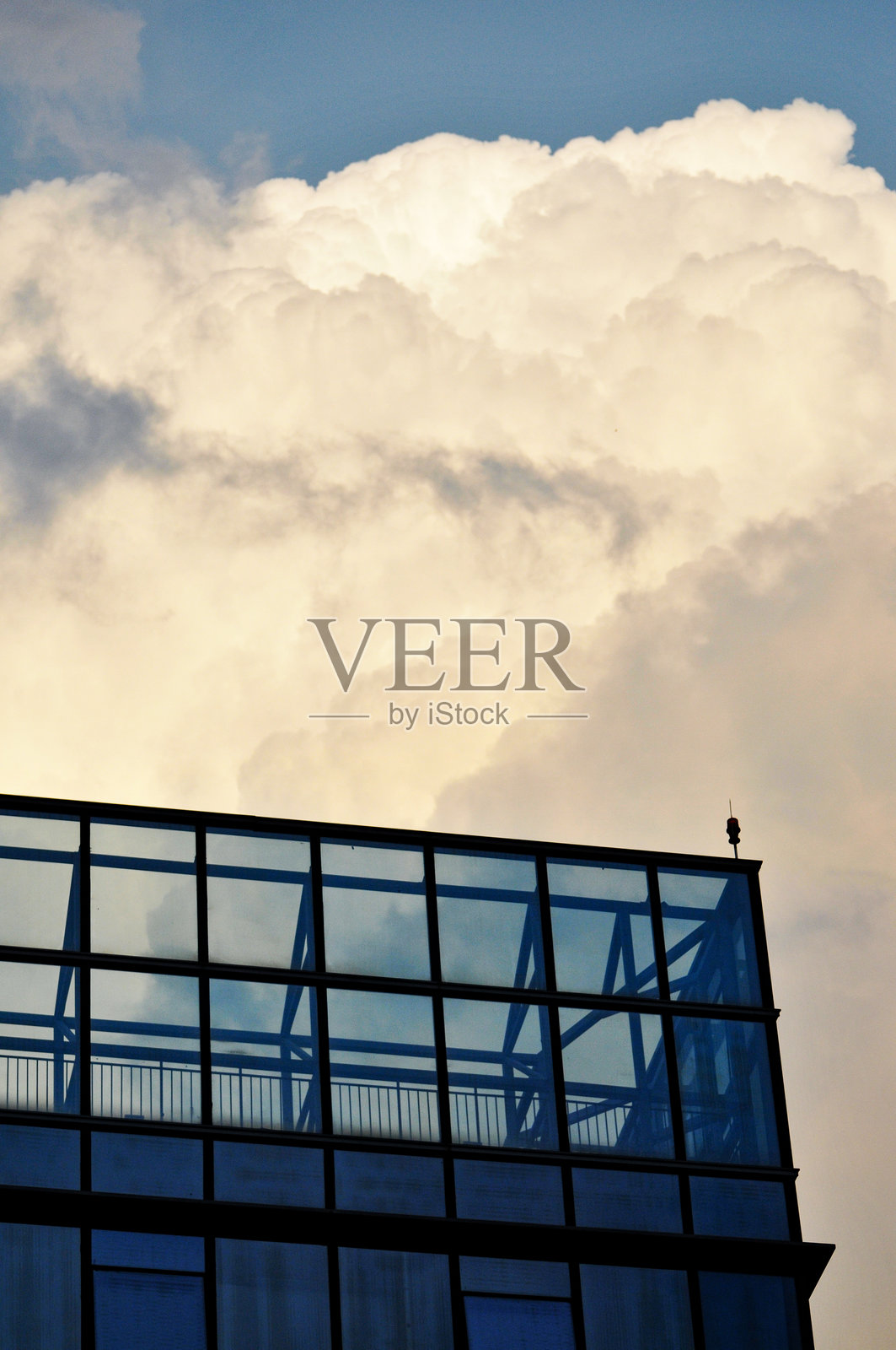 现代建筑与阳光反射照片摄影图片