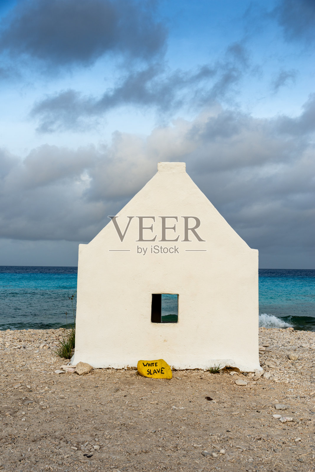 博奈尔岛上的白色奴隶小屋。照片摄影图片