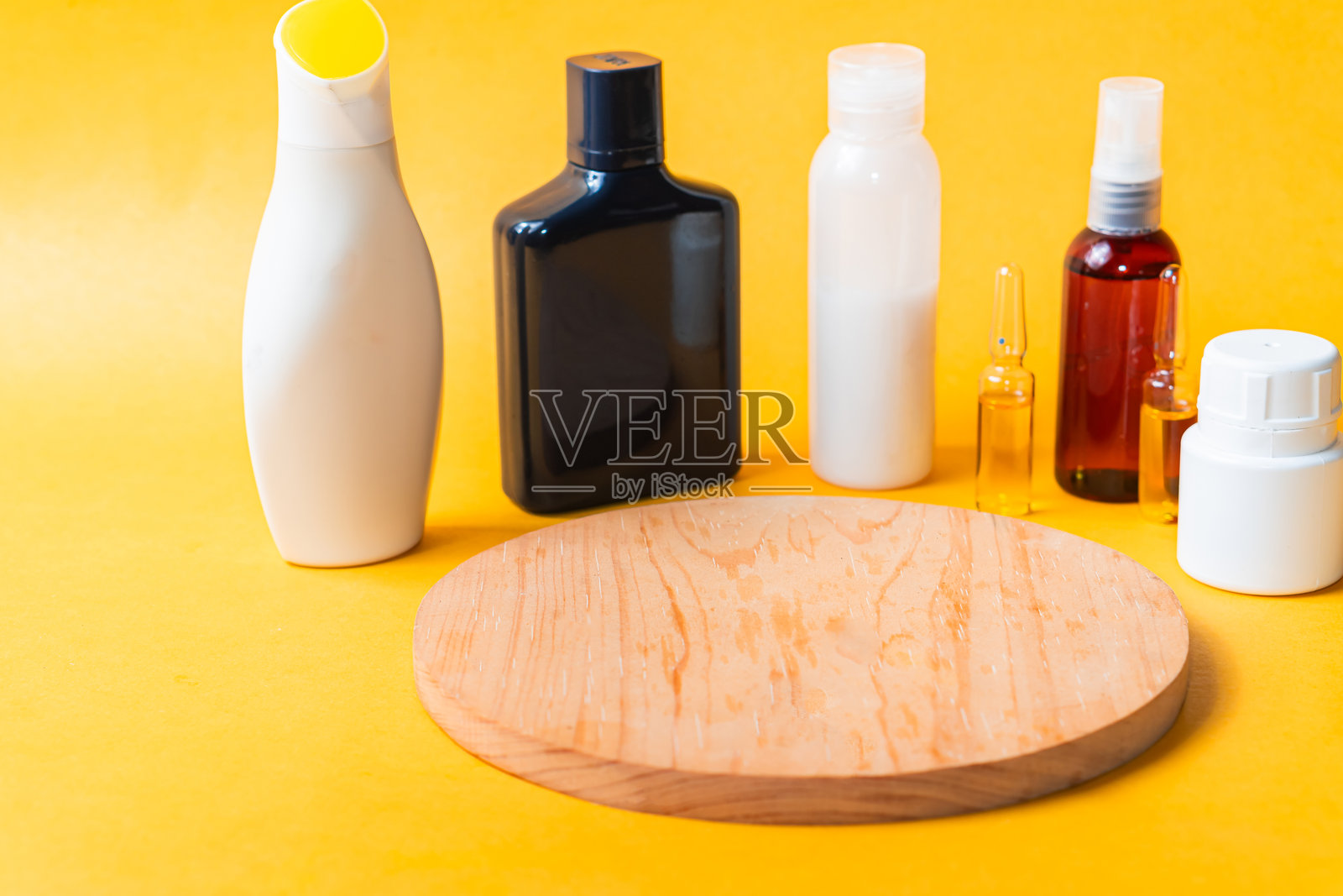 化妆品和药品瓶的集合照片摄影图片