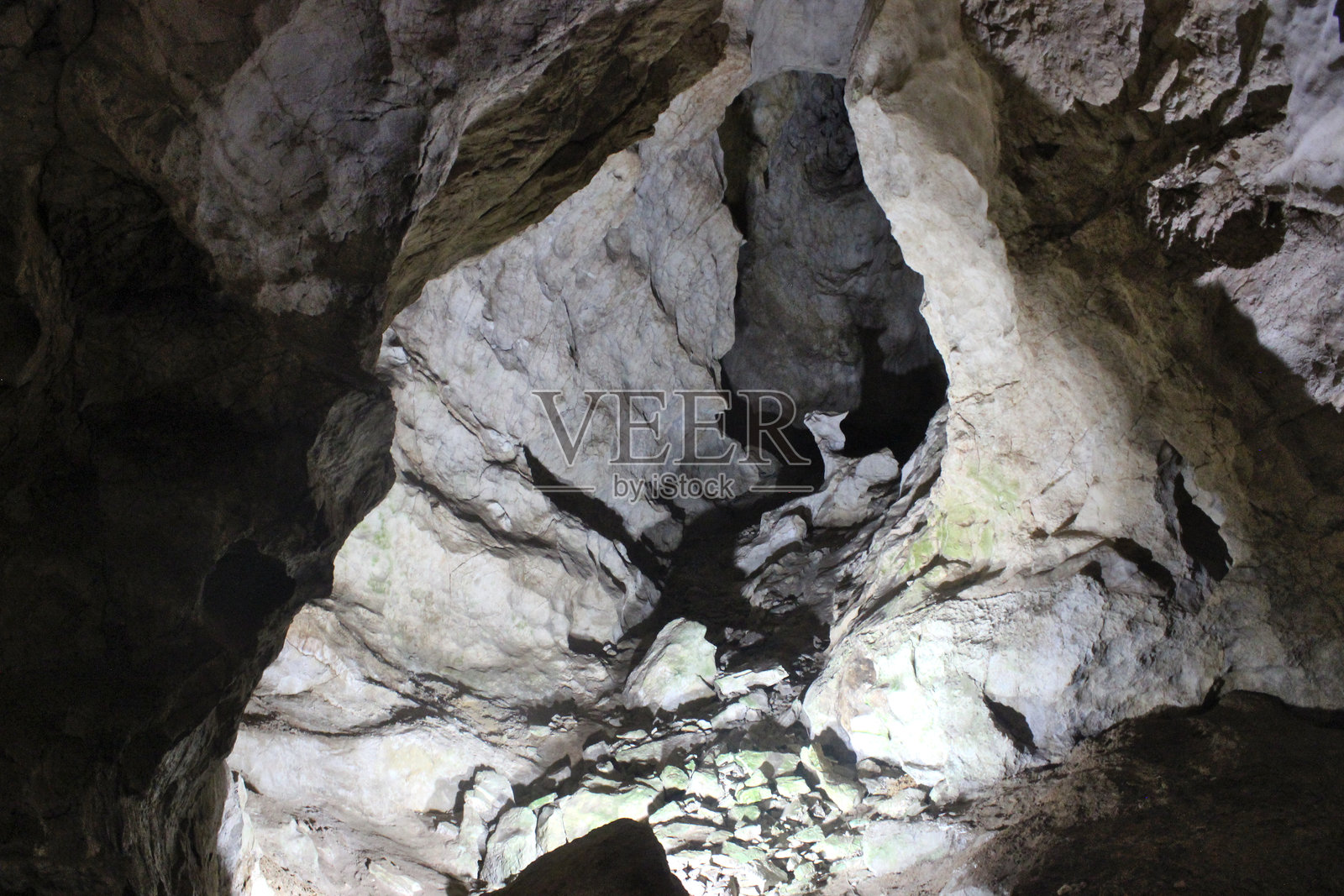 位于阿布哈兹新阿洪斯的洞穴内部。照片摄影图片