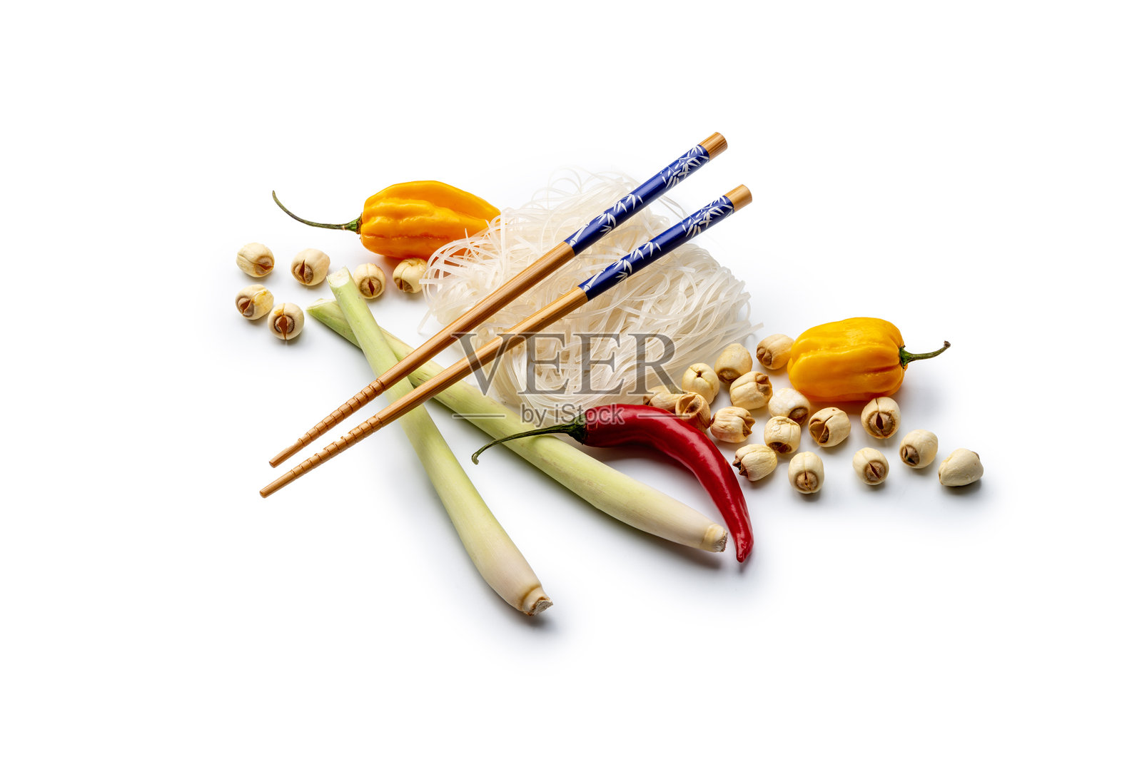 亚洲食品：白色背景上的食材。照片摄影图片