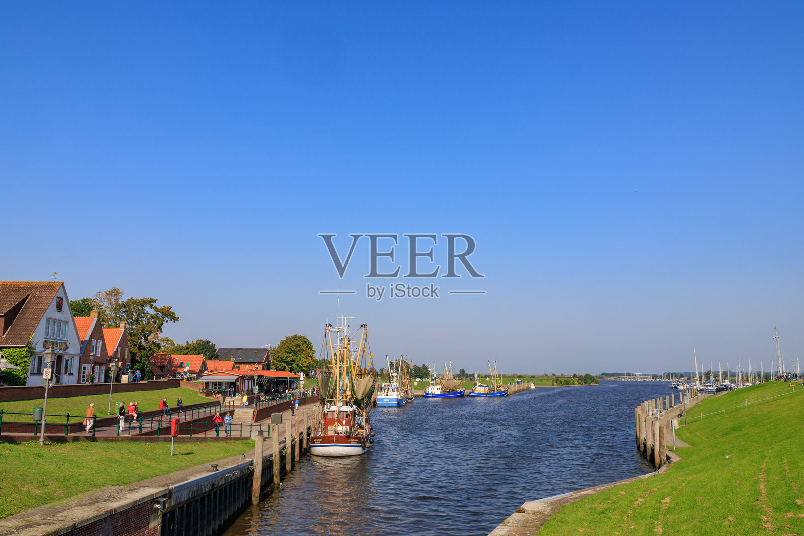 东弗里斯兰北海的小渔村格雷茨尔照片摄影图片