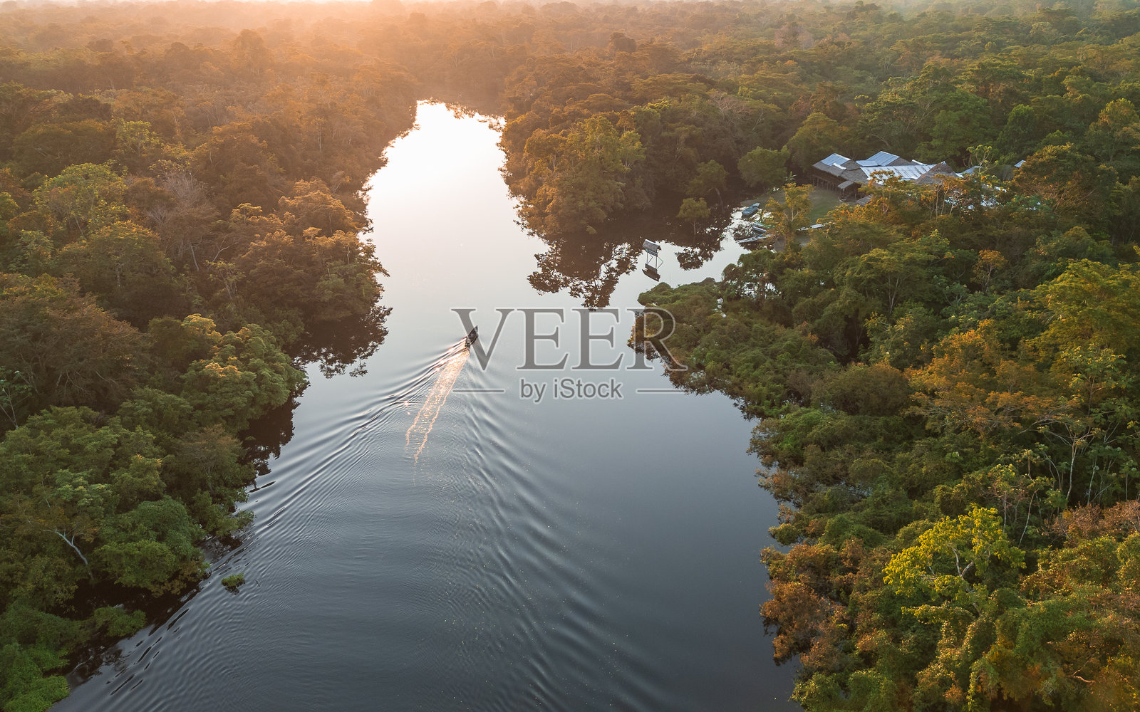 秘鲁亚马逊塔瓦约河的无人机影像照片摄影图片
