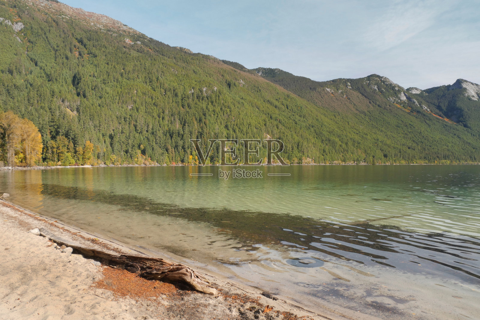 奇利瓦克湖，位于不列颠哥伦比亚省奇利瓦克照片摄影图片