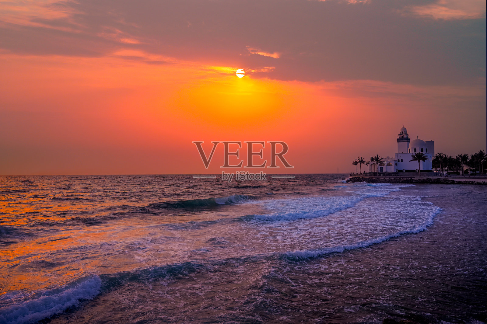 吉达岛屿清真寺的日落美景照片摄影图片