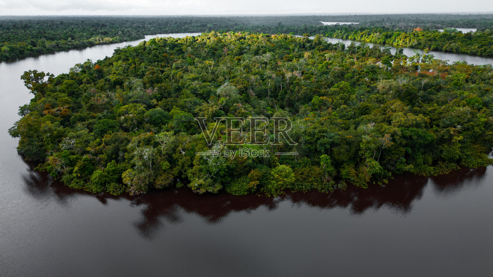 纳奈河及其周边地区的无人机照片照片摄影图片