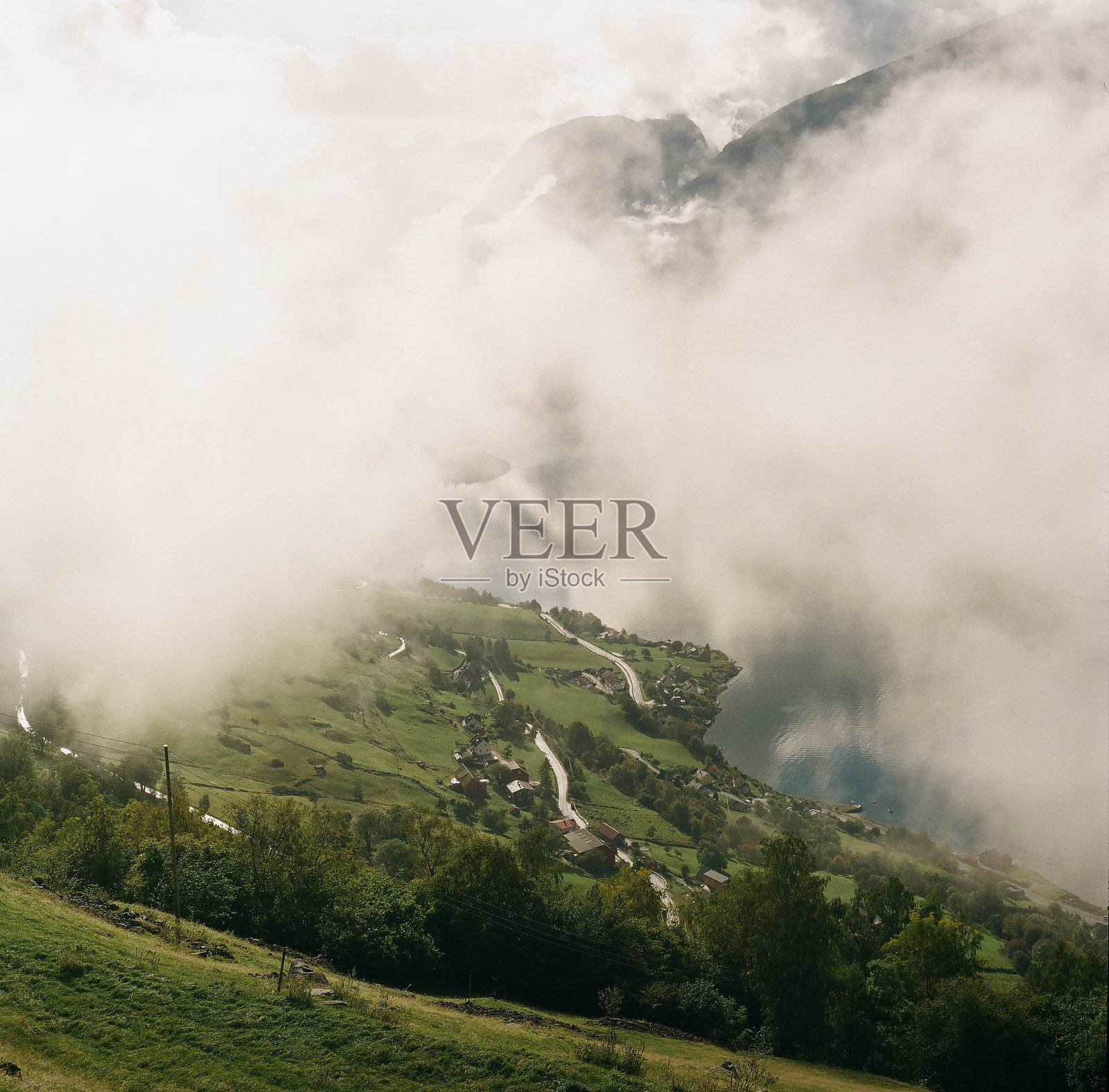 挪威弗拉姆的雾气照片摄影图片