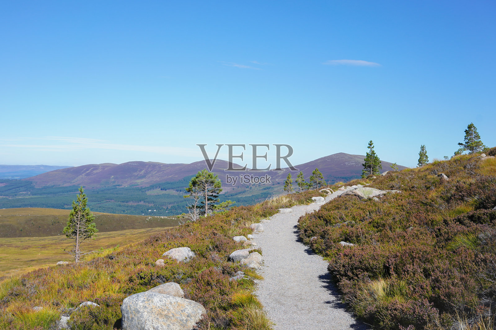 苏格兰凯恩戈姆山脉的徒步小径照片摄影图片
