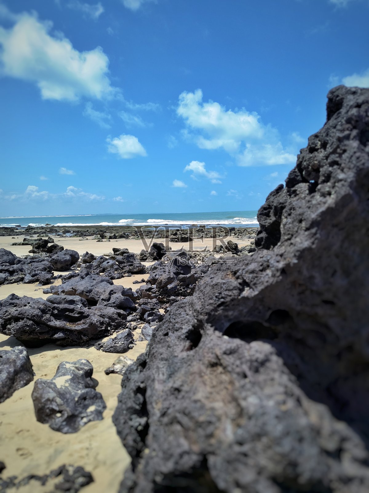 黑色海滩岩石照片摄影图片