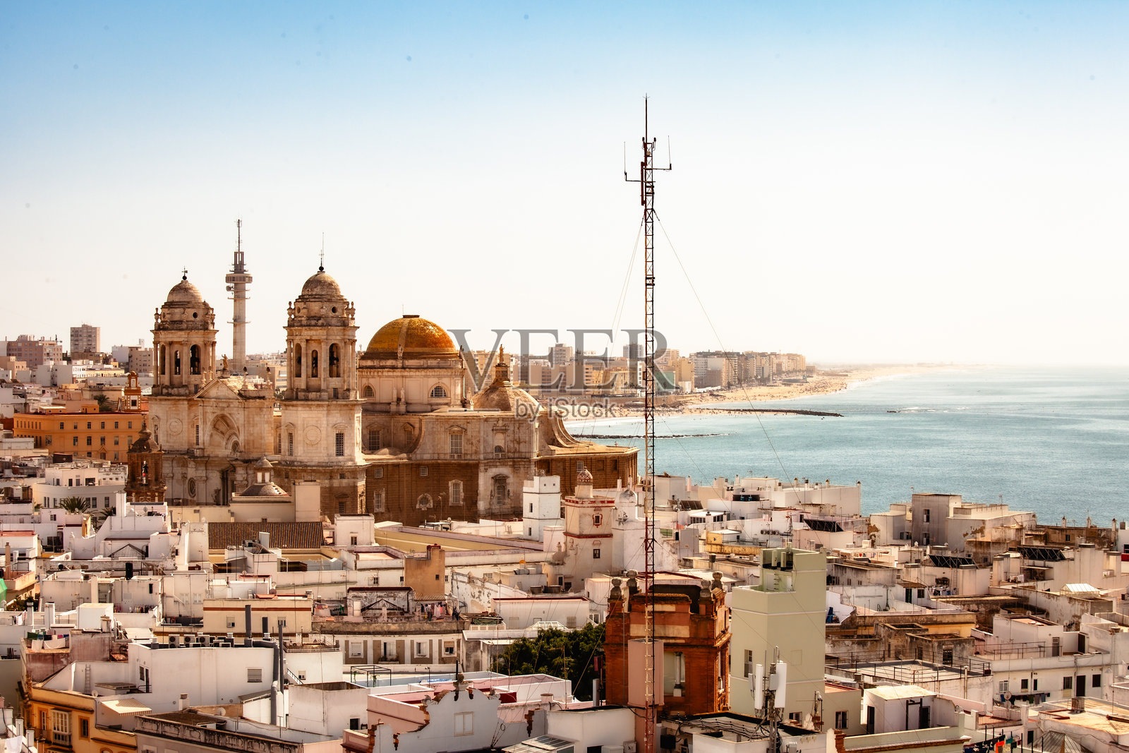 海边的卡迪斯大教堂鸟瞰图照片摄影图片