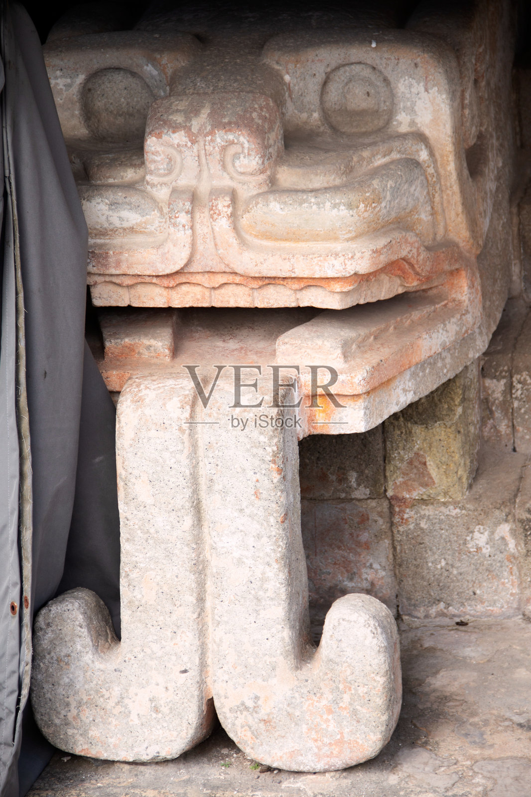 蛇形石雕照片摄影图片