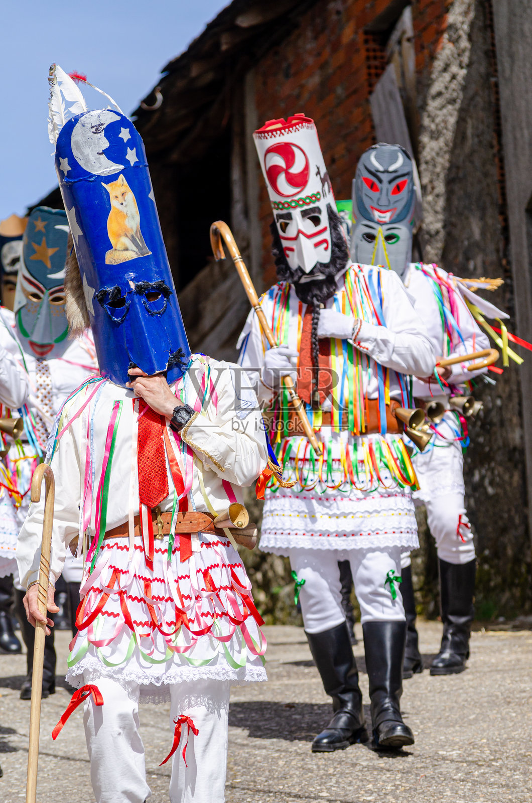 埃斯戈斯镇的传统狂欢节面具,位于西班牙加利西亚的奥伦塞。照片摄影图片