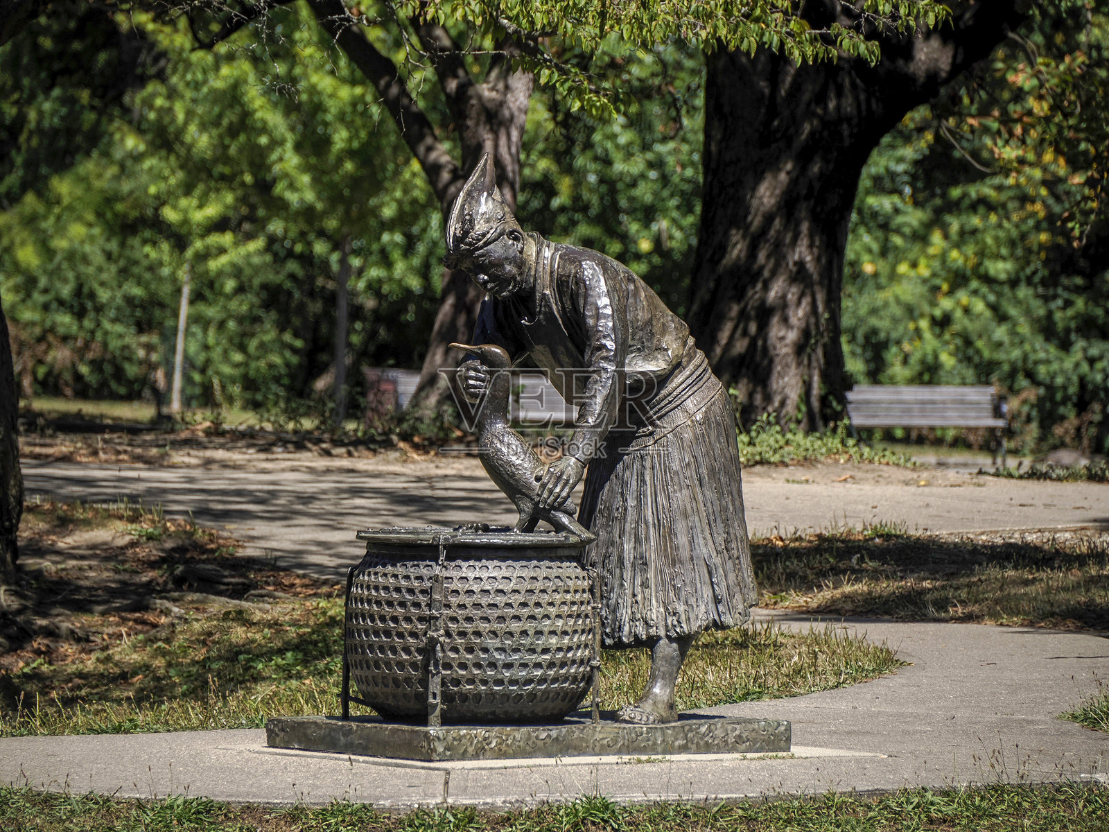 辛辛那提伊登公园的日本渔夫与鸬鹚雕像照片摄影图片