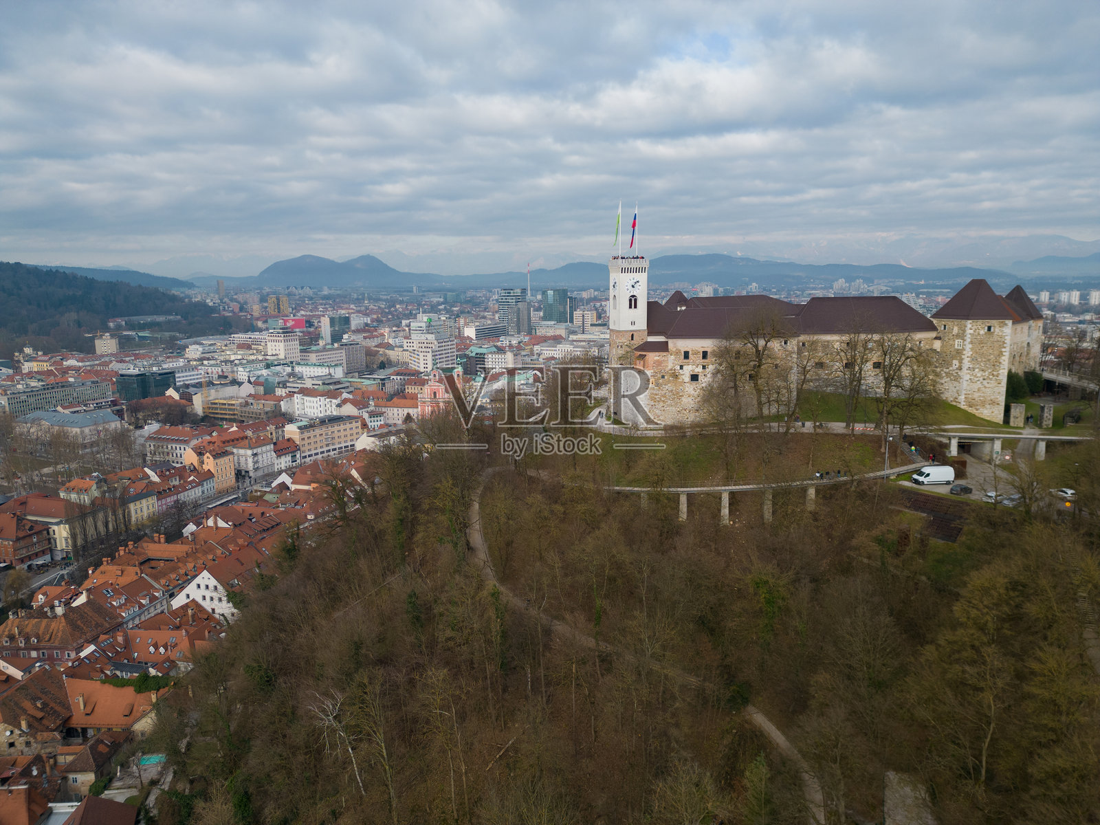 斯洛文尼亚首都卢布尔雅那的城堡及城市鸟瞰图照片摄影图片