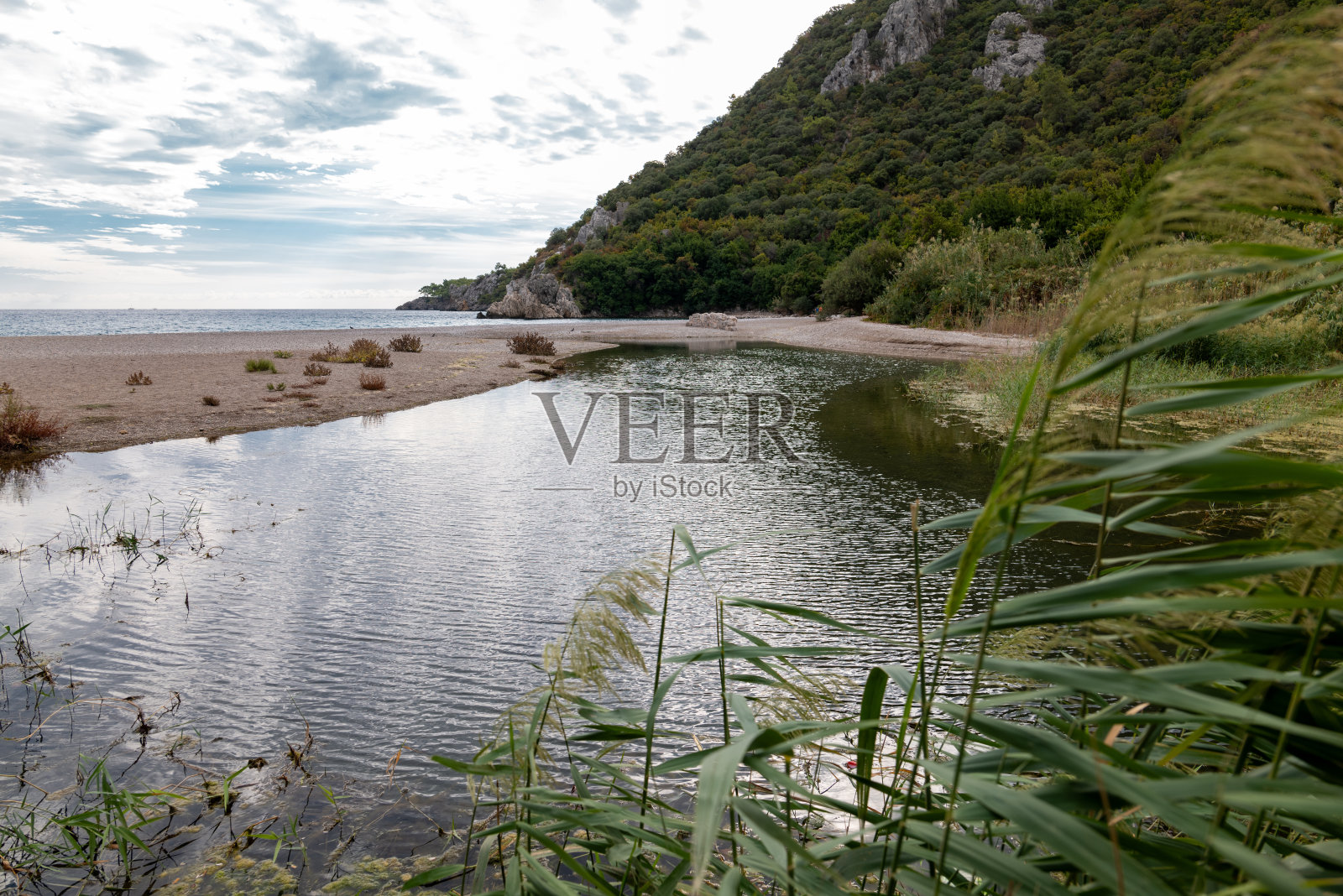 土耳其安塔利亚省古城奥林波斯的海入口照片摄影图片