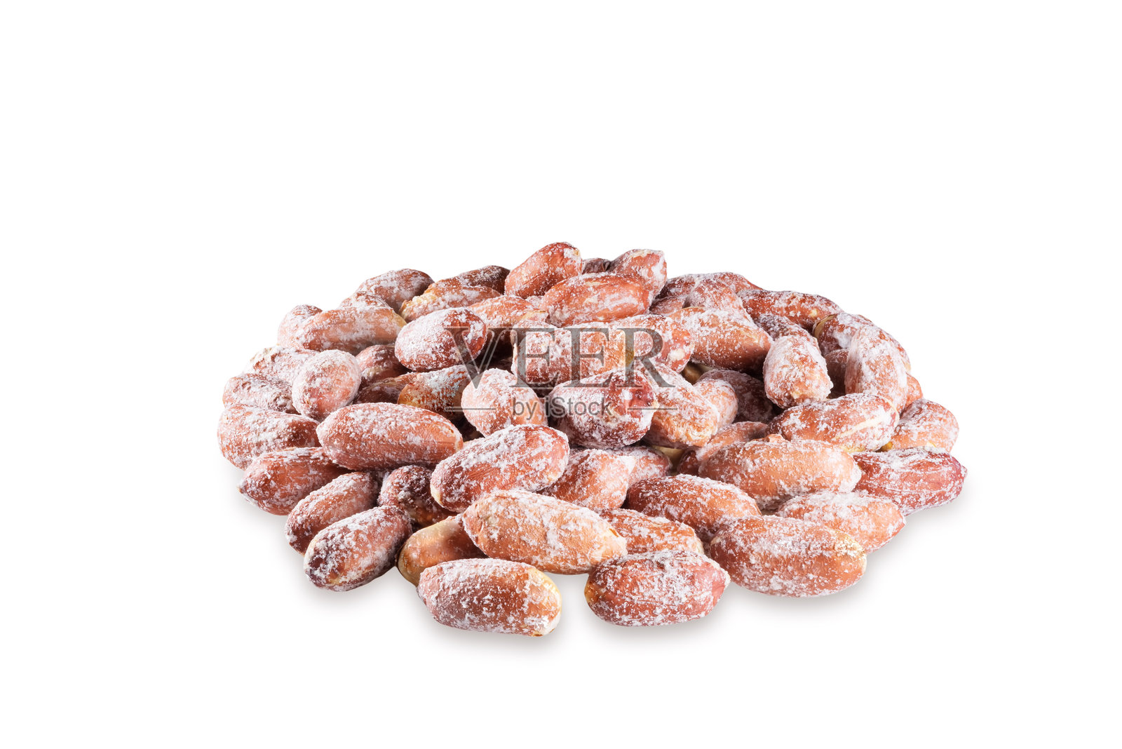 白色背景上的烤盐花生照片摄影图片