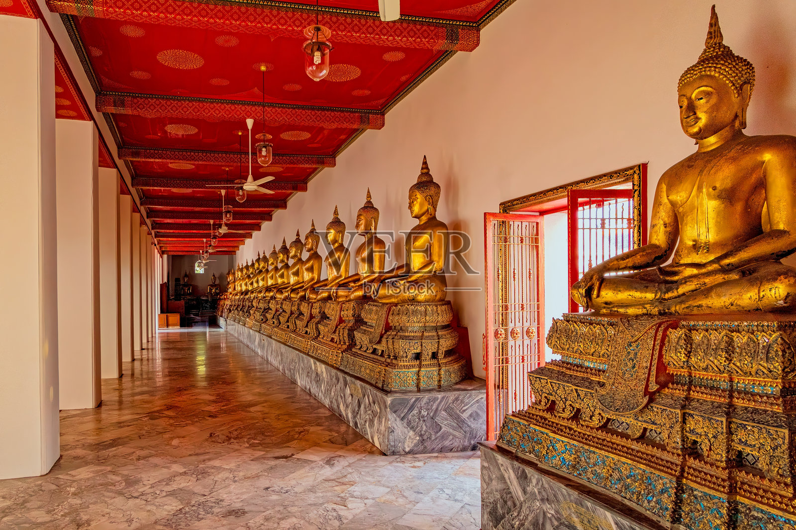 曼谷泰国卧佛寺的佛像照片摄影图片