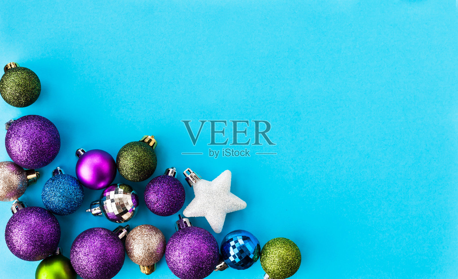 五彩缤纷的圣诞球作为节日背景照片摄影图片