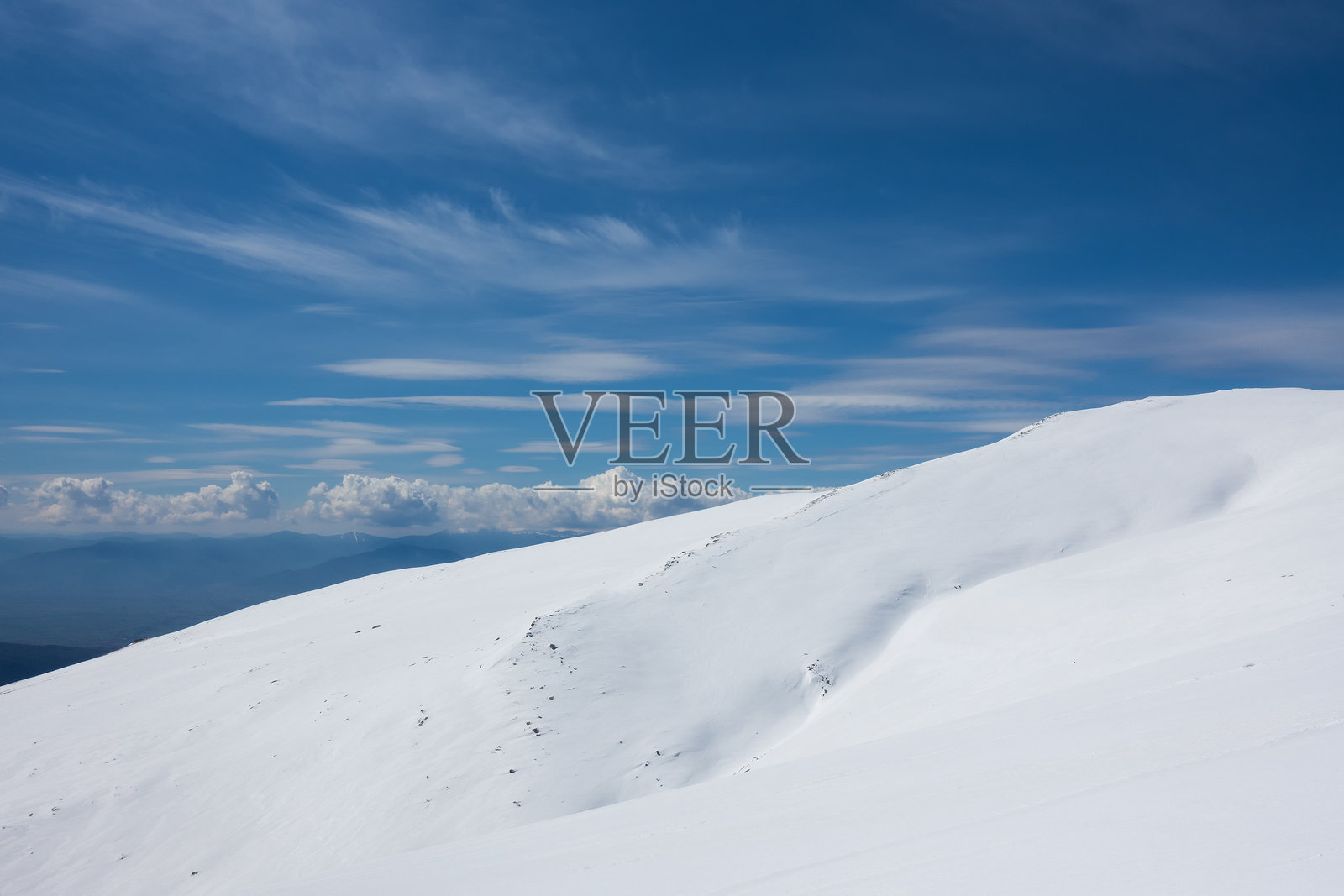 希腊埃德萨的凯马克茨兰滑雪中心雪坡上的壮丽景色照片摄影图片