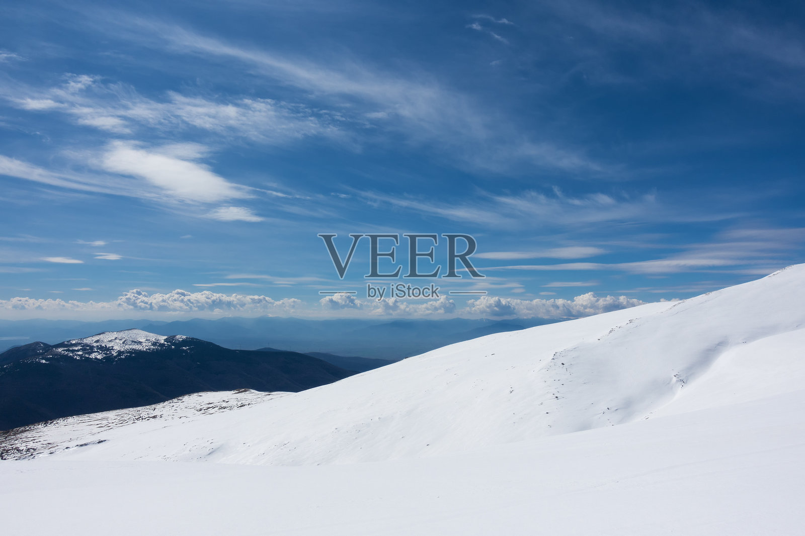 希腊埃德萨的凯马克茨兰滑雪中心雪坡上的壮丽景色照片摄影图片