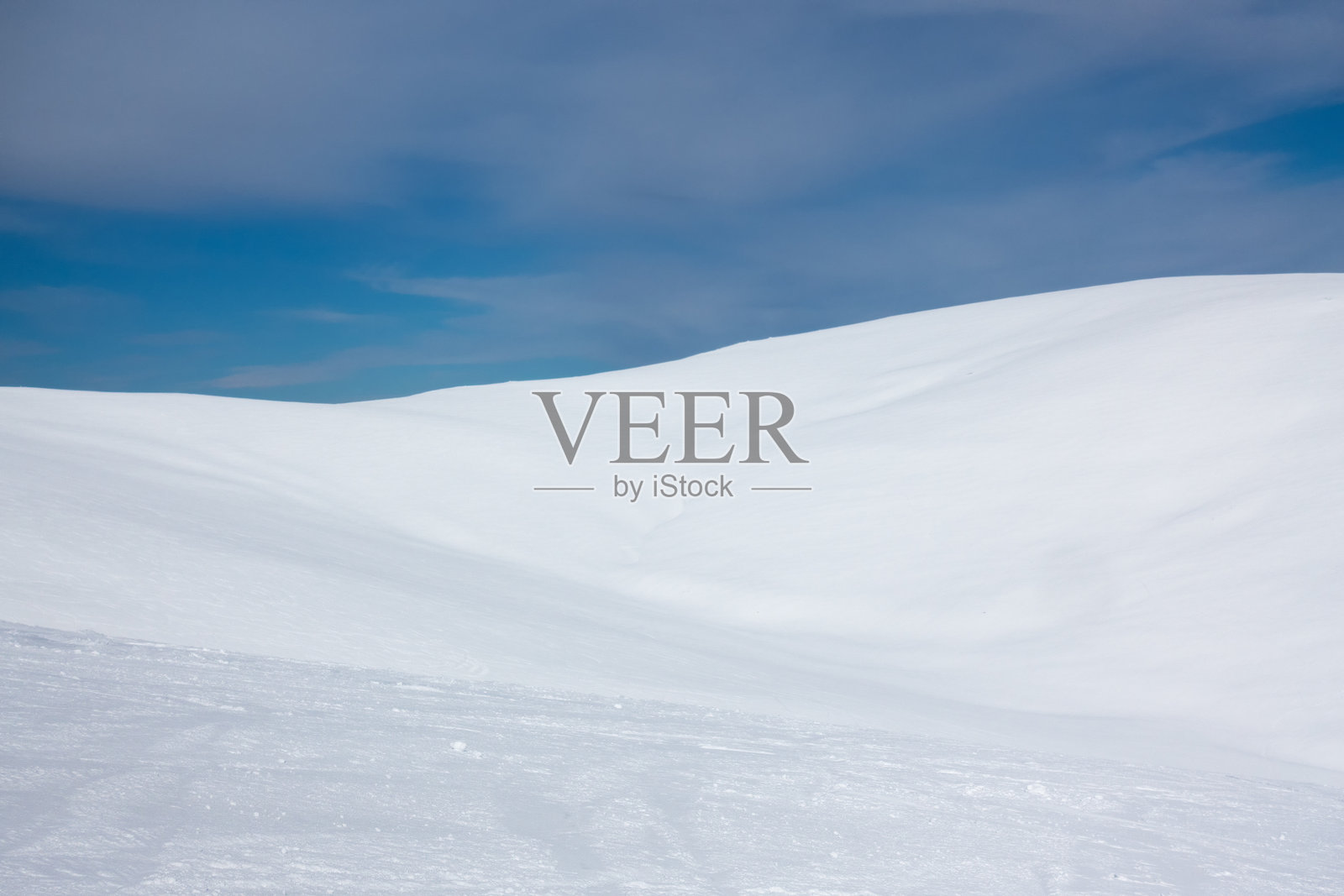 希腊埃德萨的凯马克茨兰滑雪中心雪坡上的壮丽景色照片摄影图片