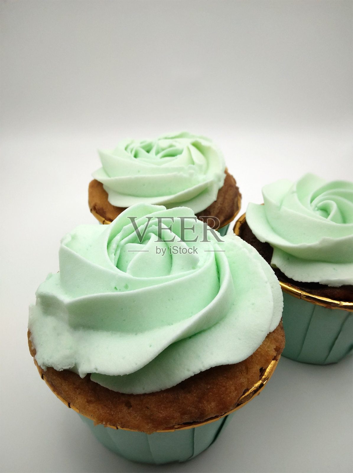 绿色玫瑰杯子蛋糕照片摄影图片