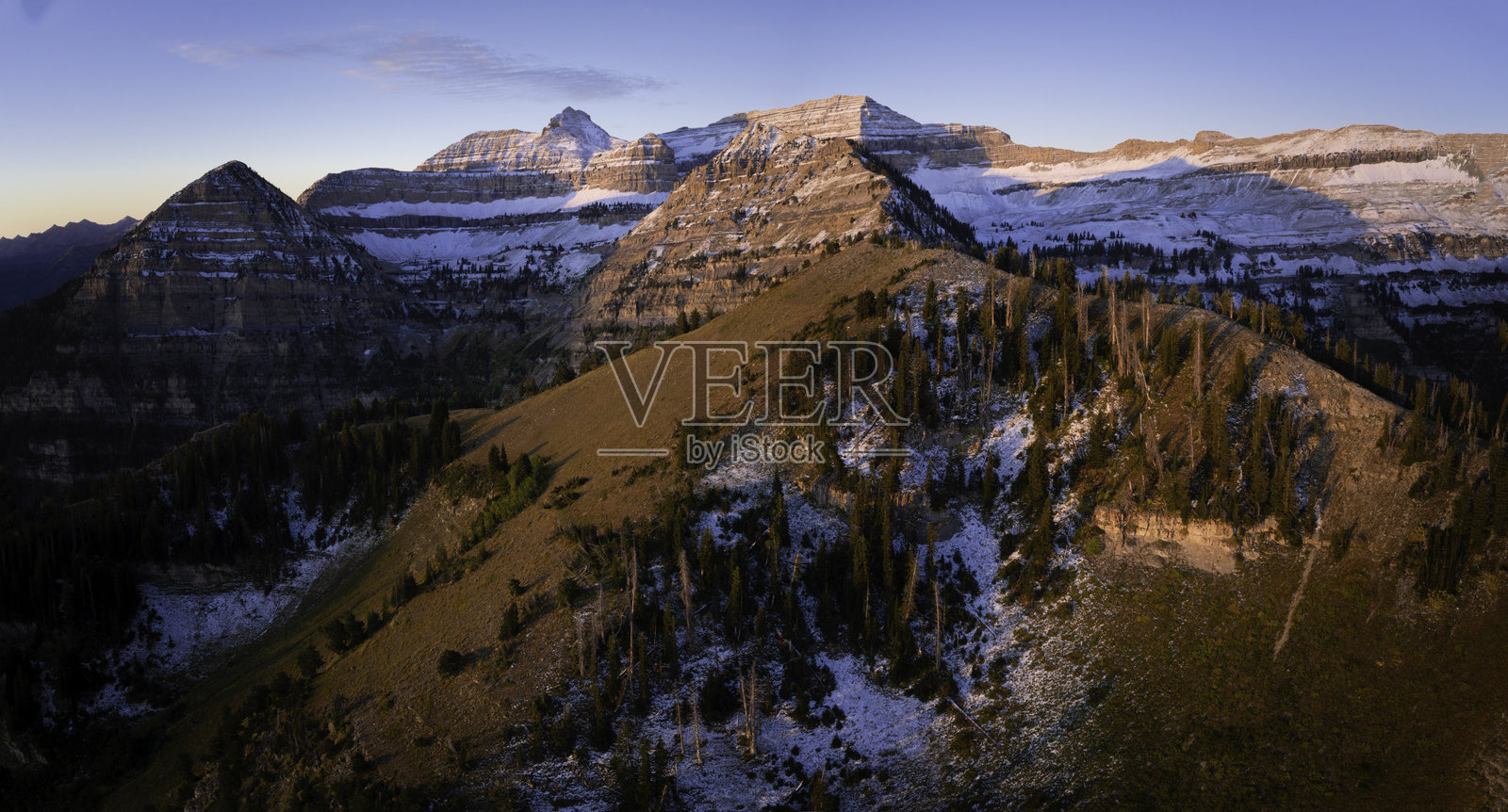 犹他州廷帕诺戈斯山的日出照片摄影图片