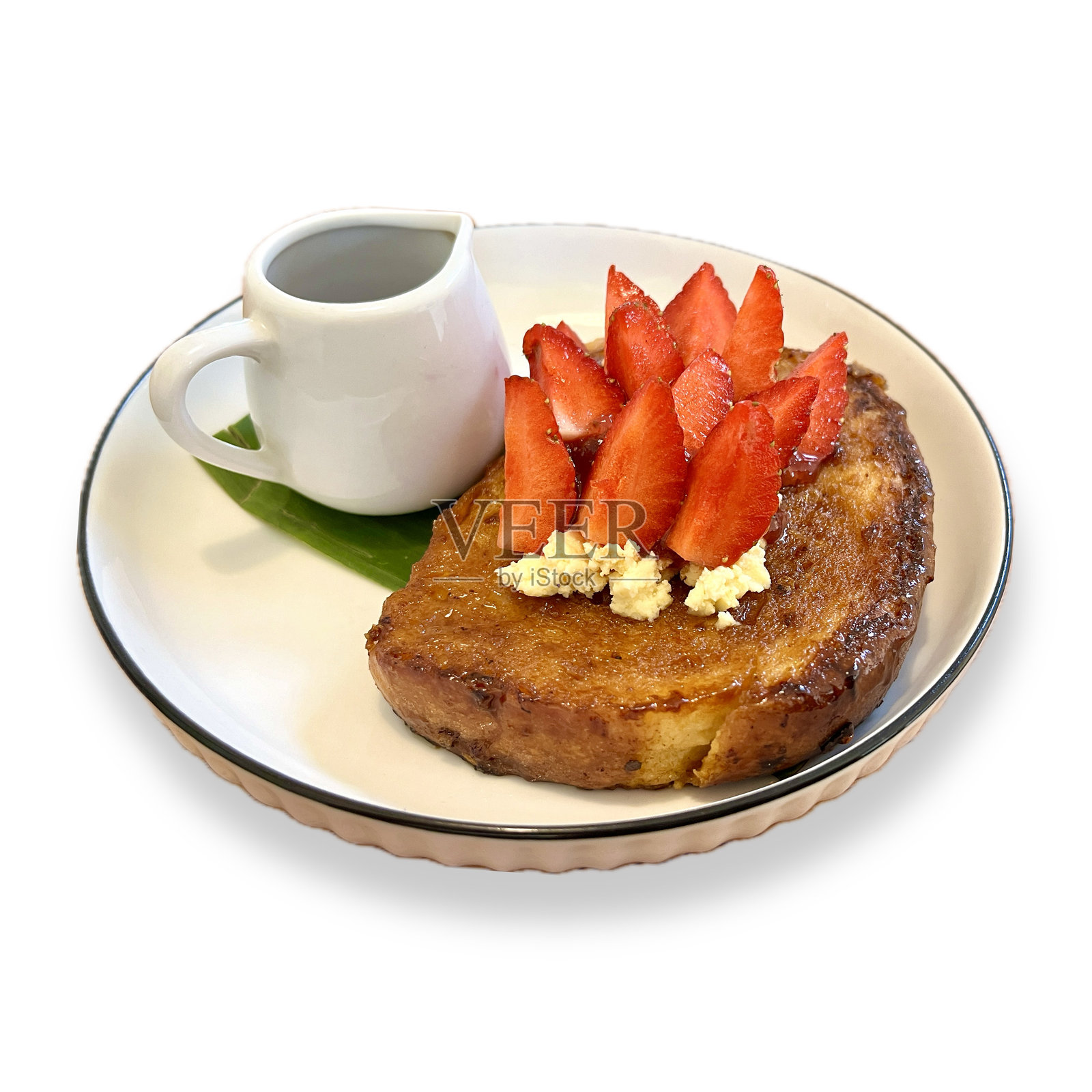 草莓法式吐司，水果，白色背景上孤立展示照片摄影图片