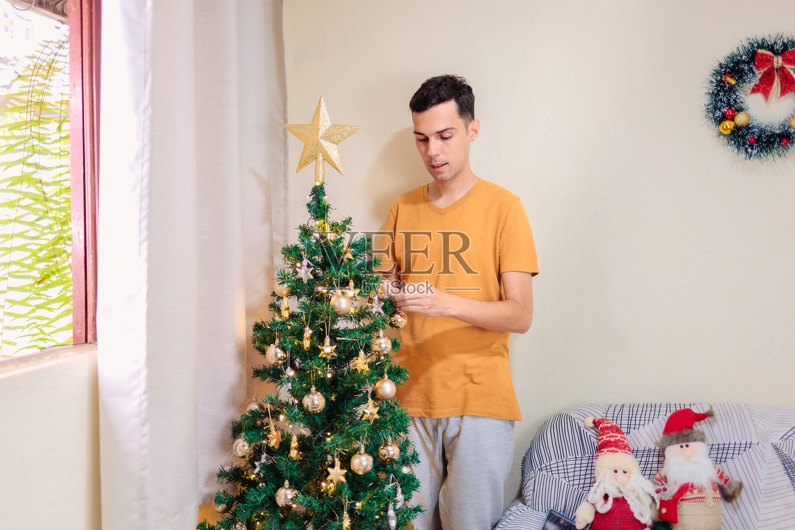 装饰圣诞树照片摄影图片