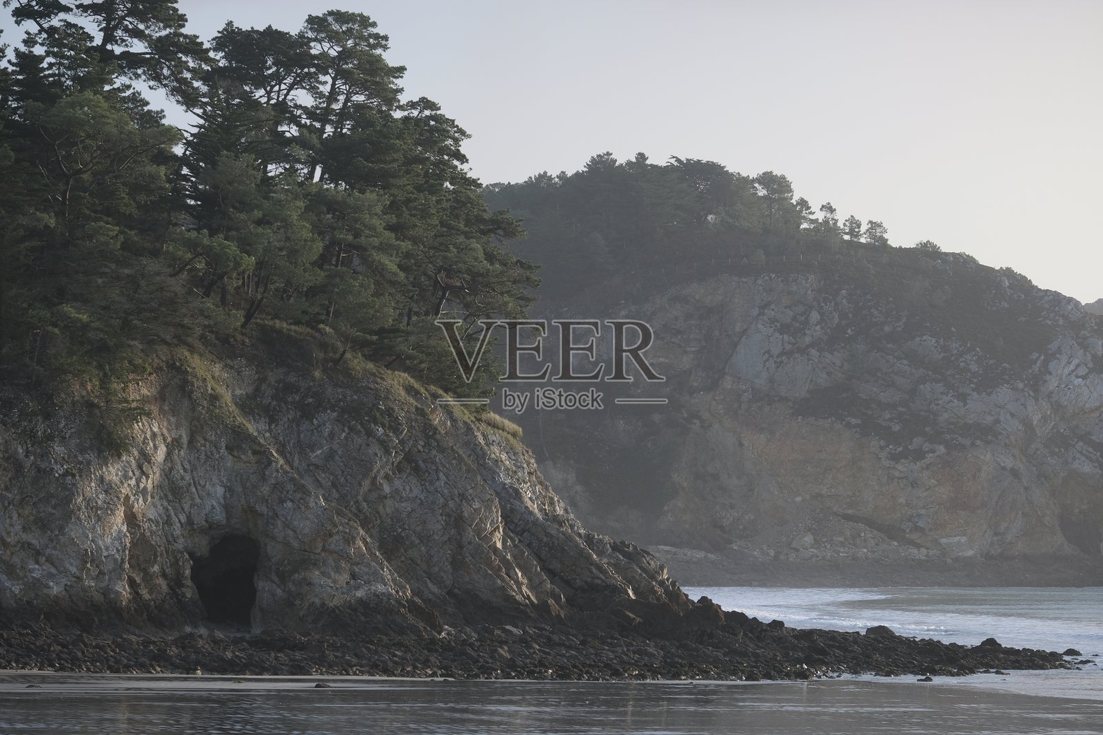 岩石海岸线照片摄影图片
