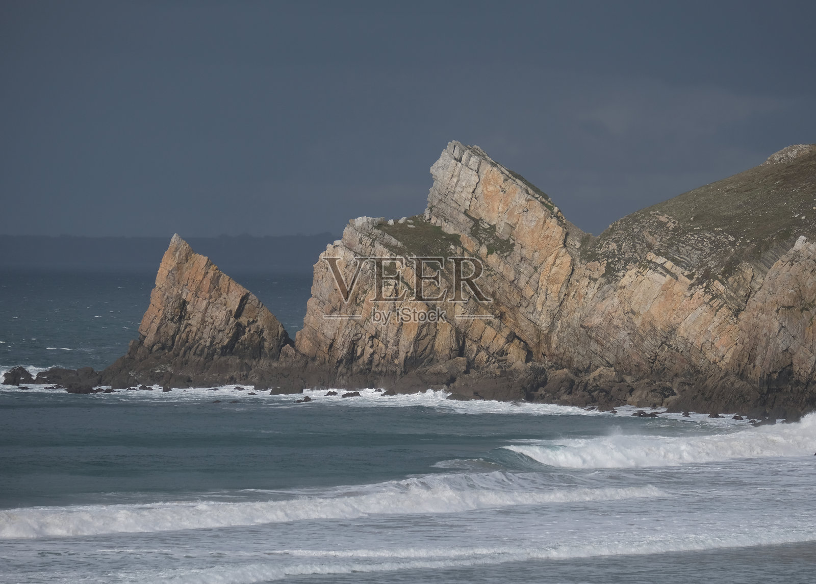 岩石海岸线照片摄影图片
