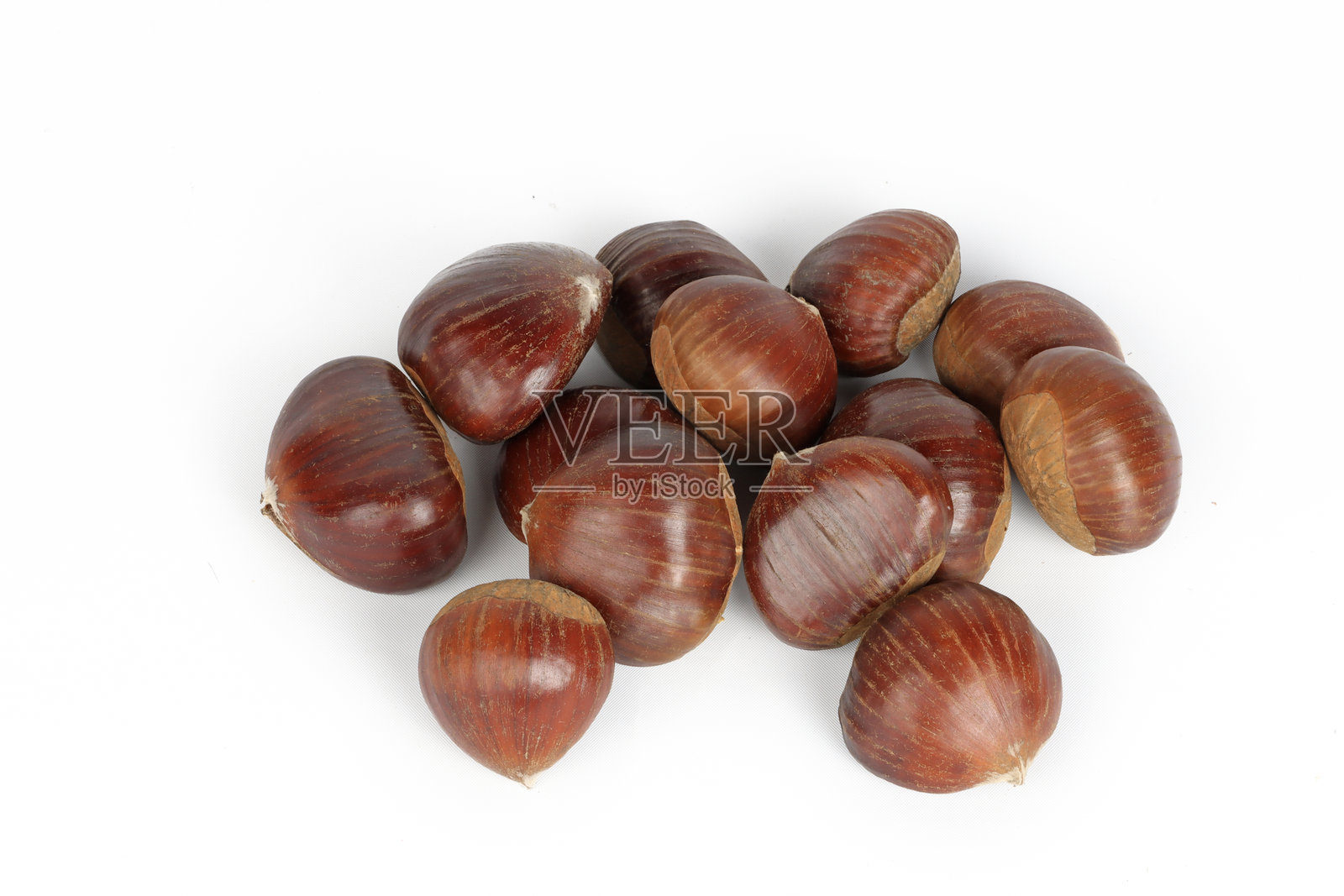 白色背景上的栗子照片摄影图片
