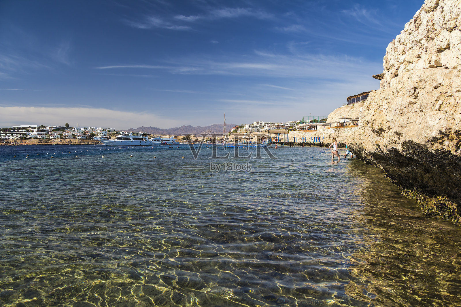 红海中清澈的水照片摄影图片