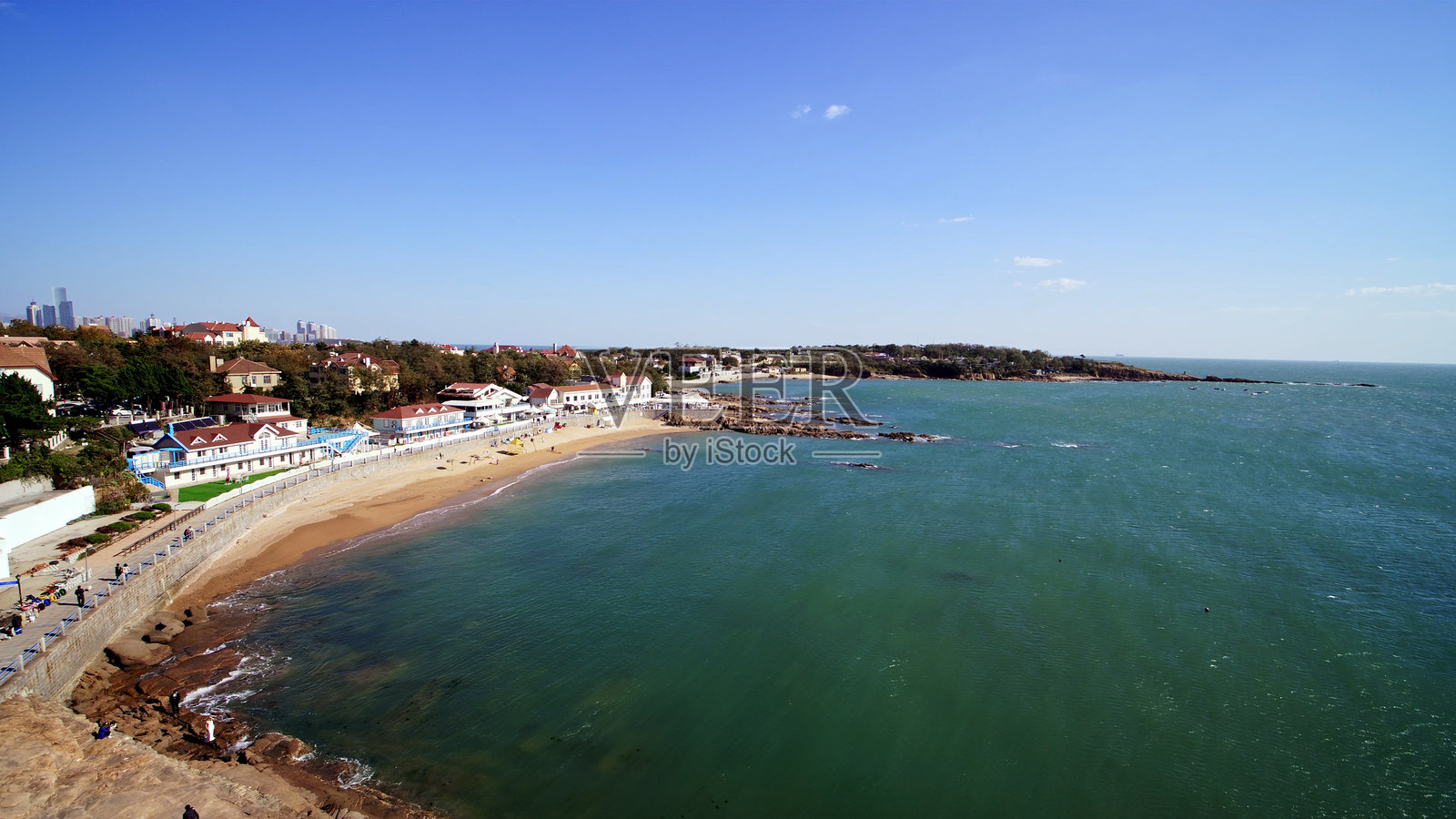 中国山东青岛的海岸线，亚洲。照片摄影图片