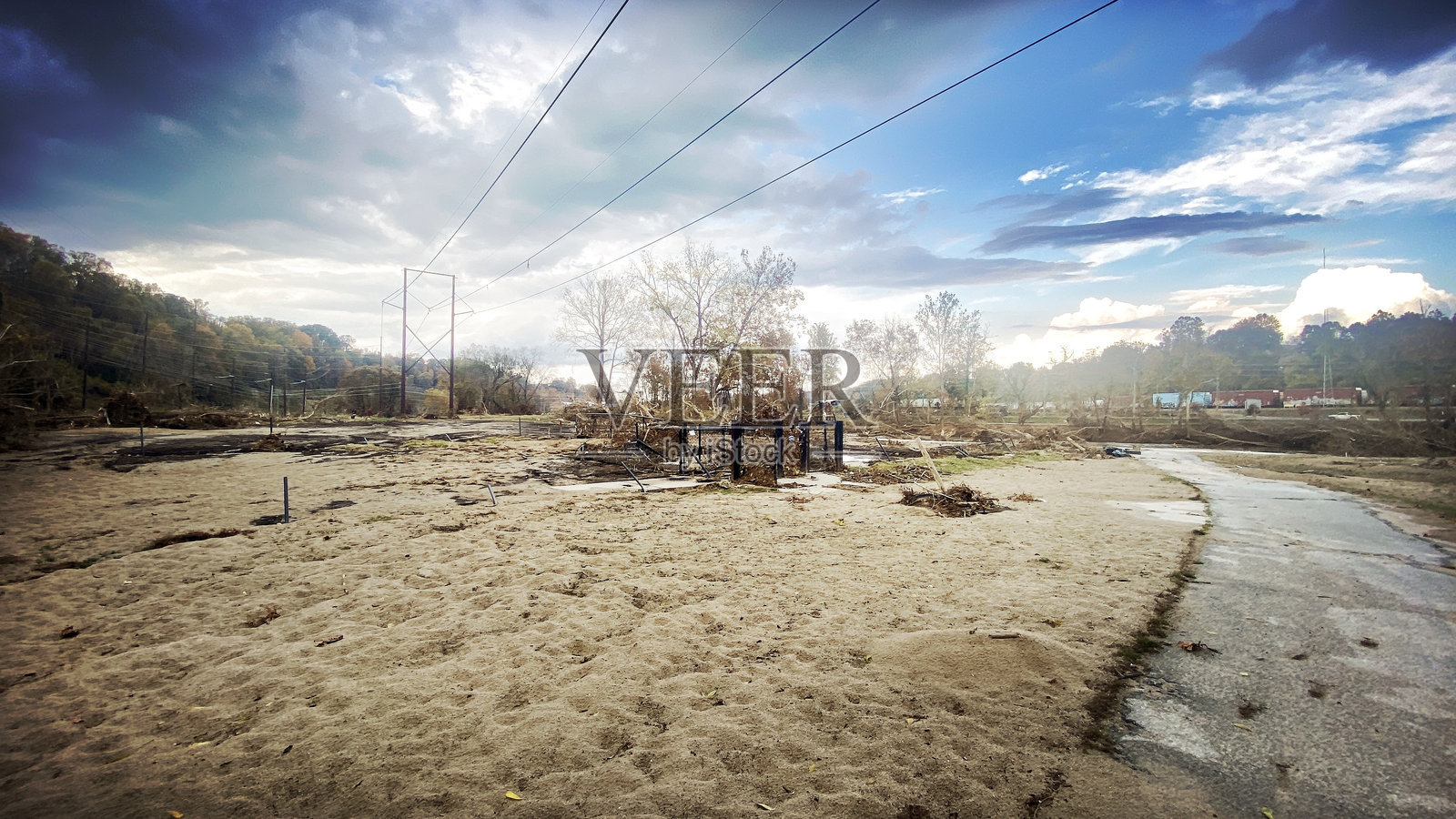 2024年北卡罗来纳州阿什维尔的海伦飓风后法语宽河公园照片摄影图片