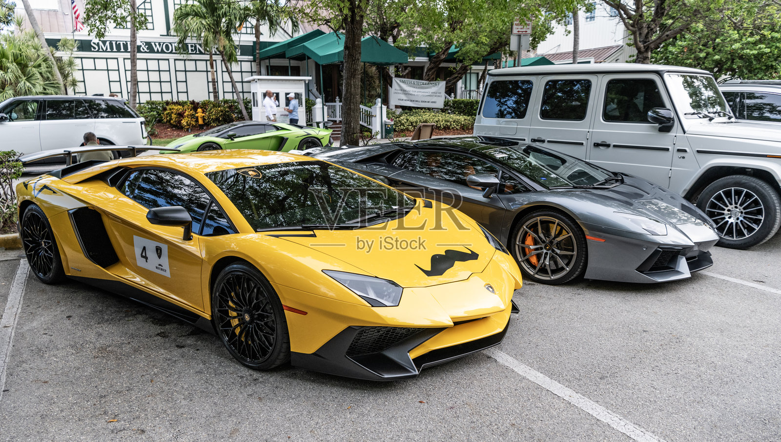 2023年L2022兰博基尼Aventador LP 780-4 Ultimae橙色在迈阿密照片摄影图片