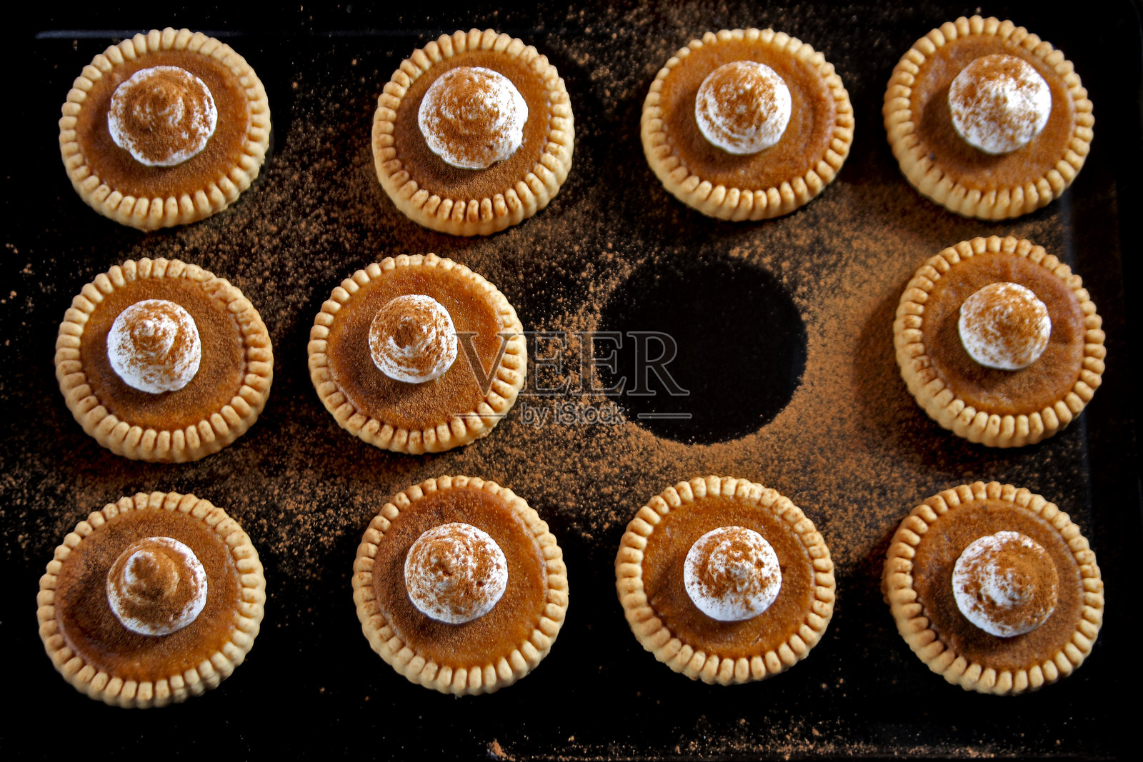 迷你南瓜派 烤盘俯拍照片摄影图片