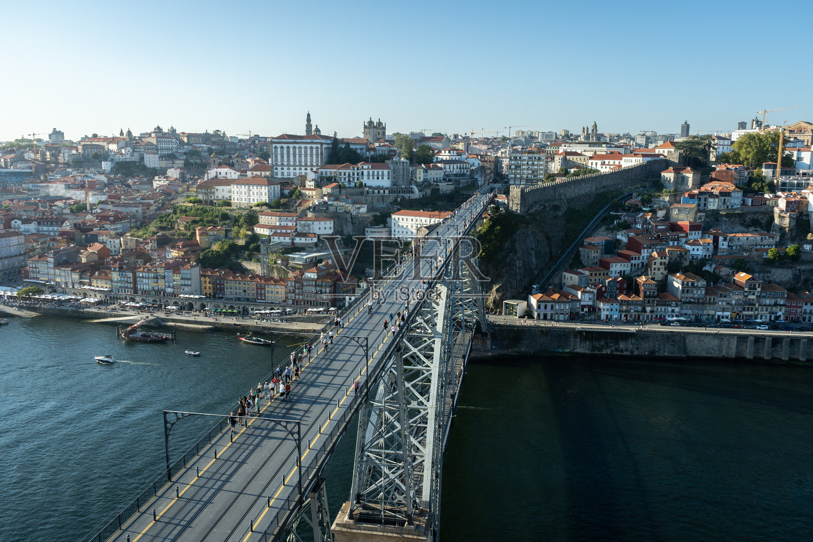 波尔图市、杜罗河和路易斯一世大桥照片摄影图片