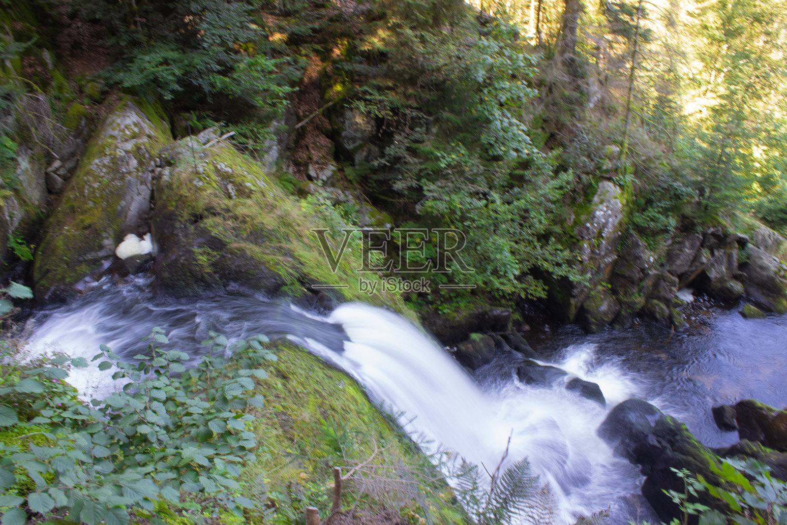 德国黑森林的特里贝格瀑布风景如画。照片摄影图片