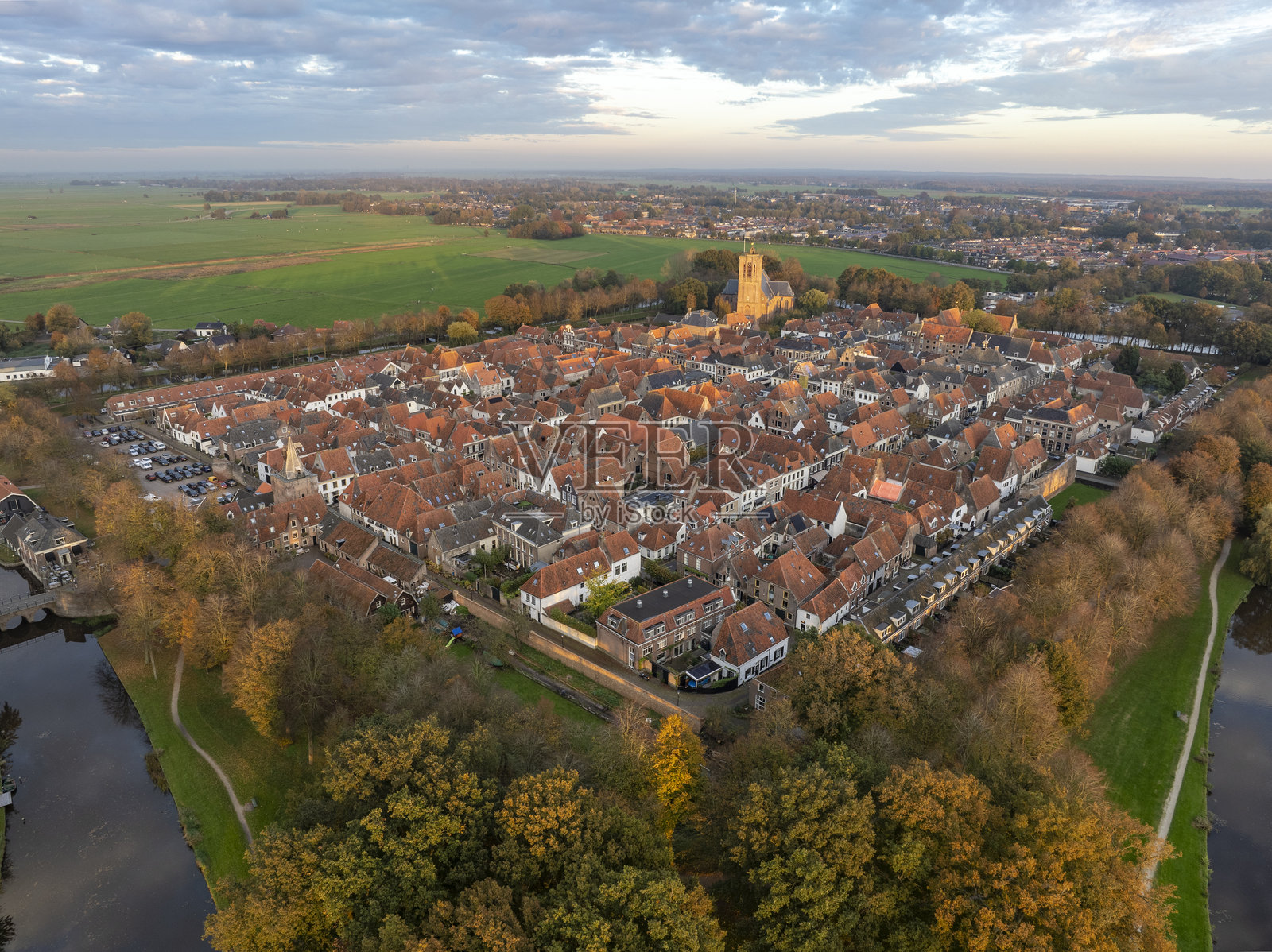 秋季俯瞰埃尔堡古老的城墙城市照片摄影图片