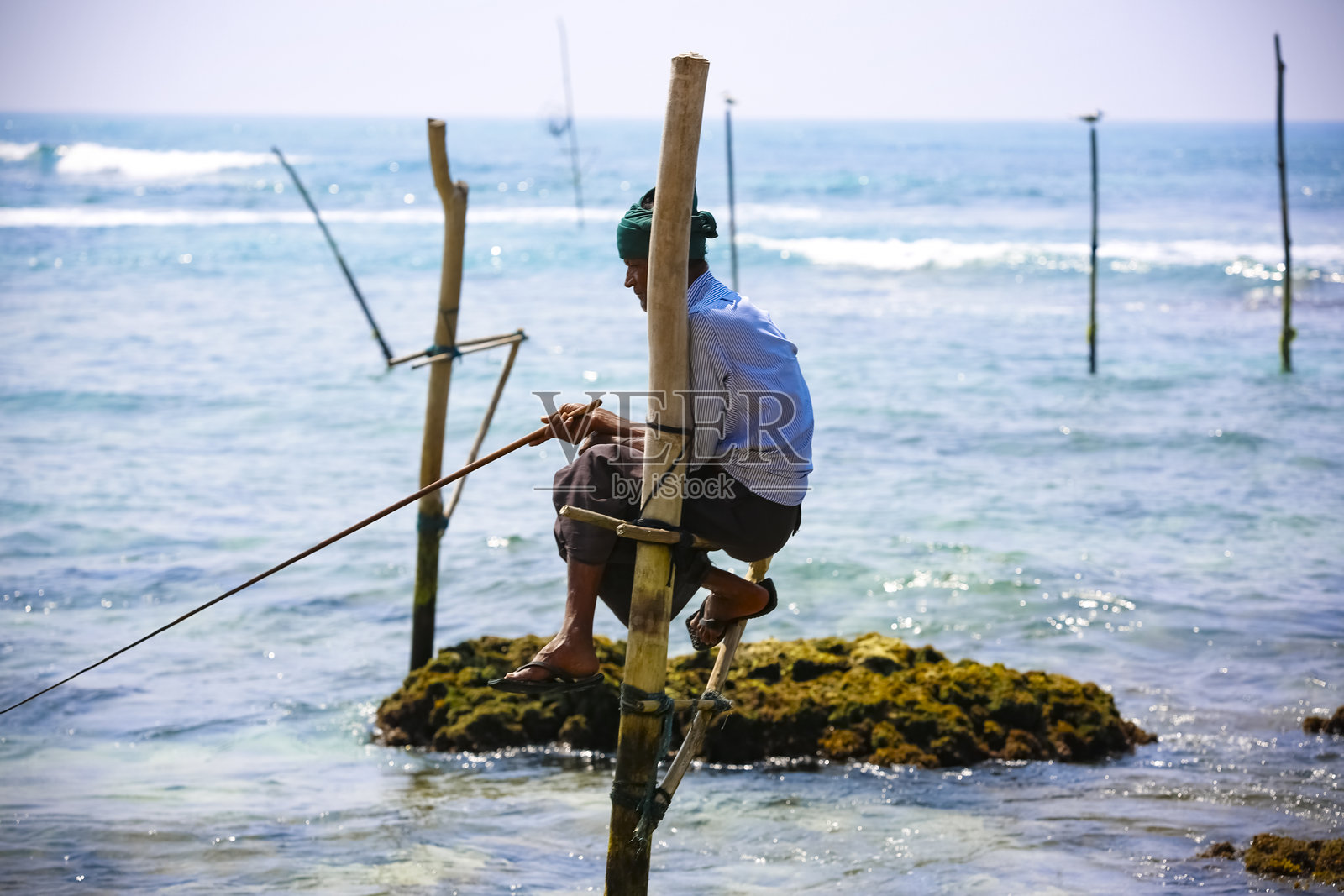斯里兰卡传统的高跷渔民照片摄影图片