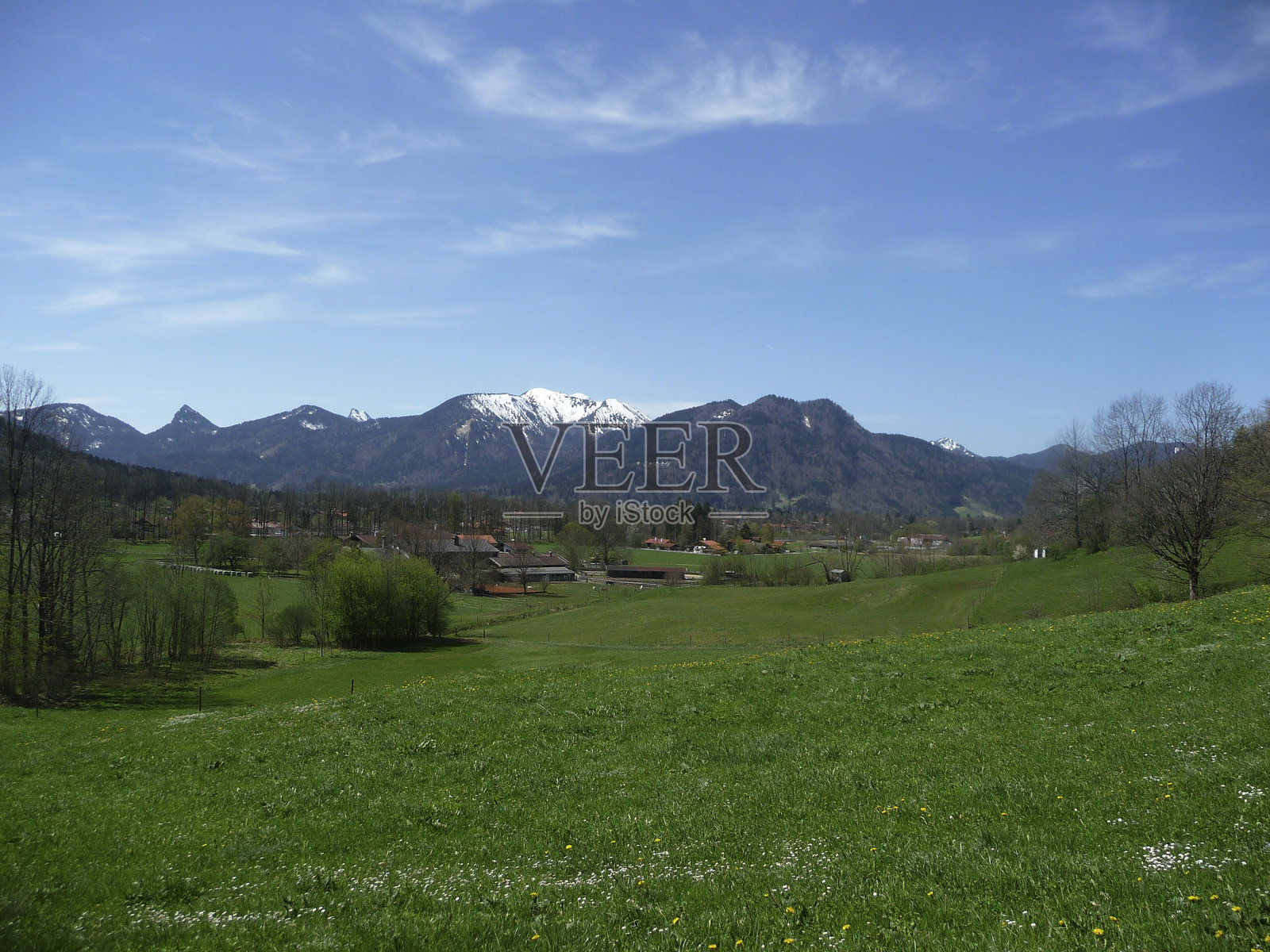 春季的博登施奈德山徒步旅行，布雷赫斯皮策，巴伐利亚，德国照片摄影图片
