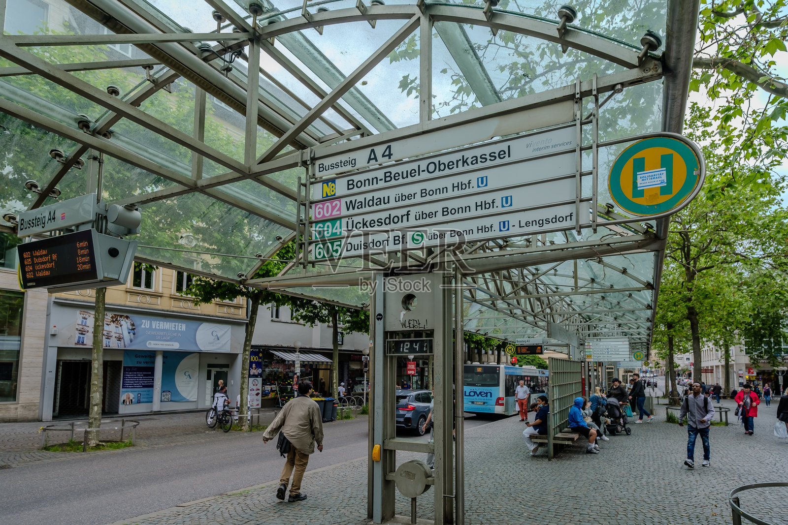 波恩和平广场公共汽车站照片摄影图片