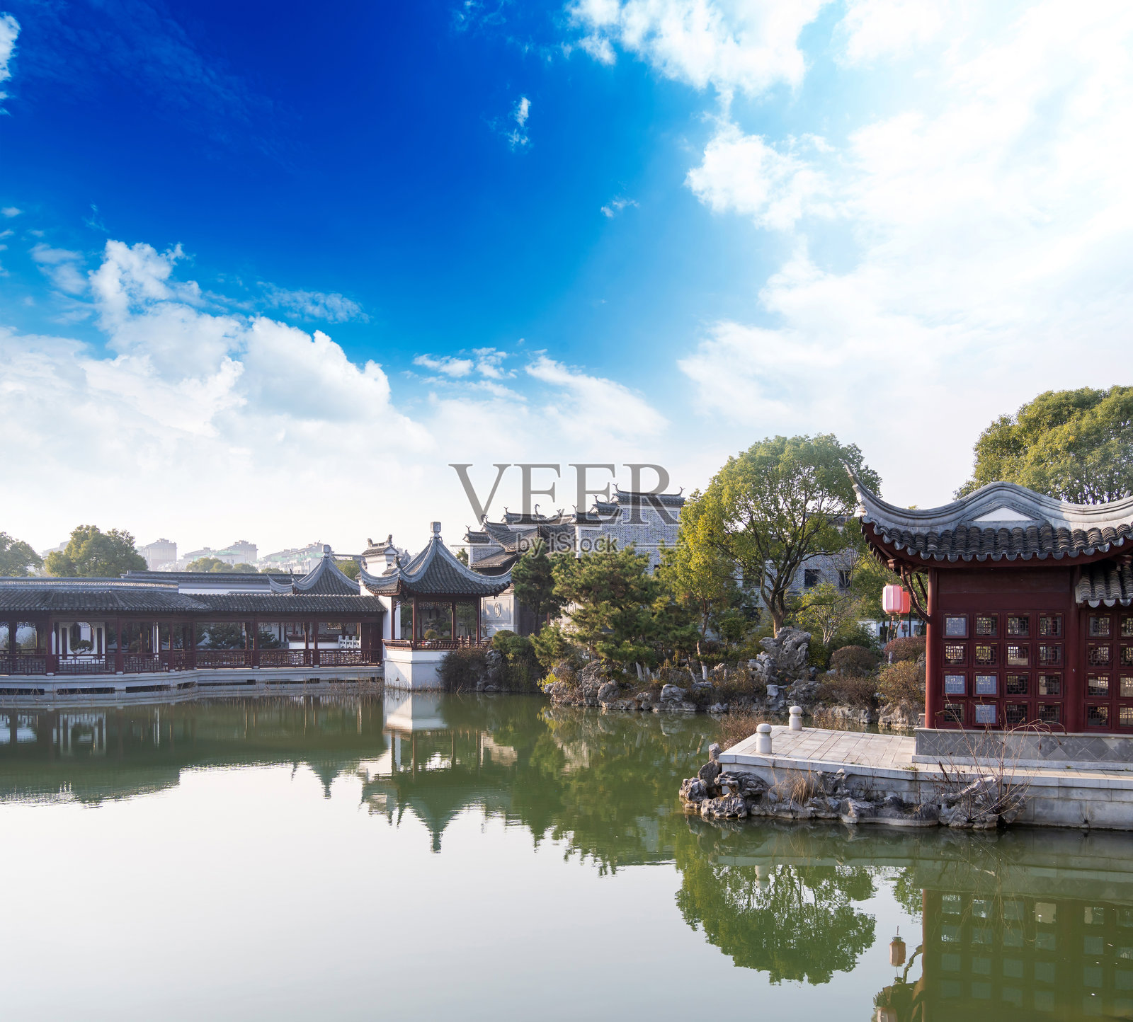 江南风格的传统园林照片摄影图片