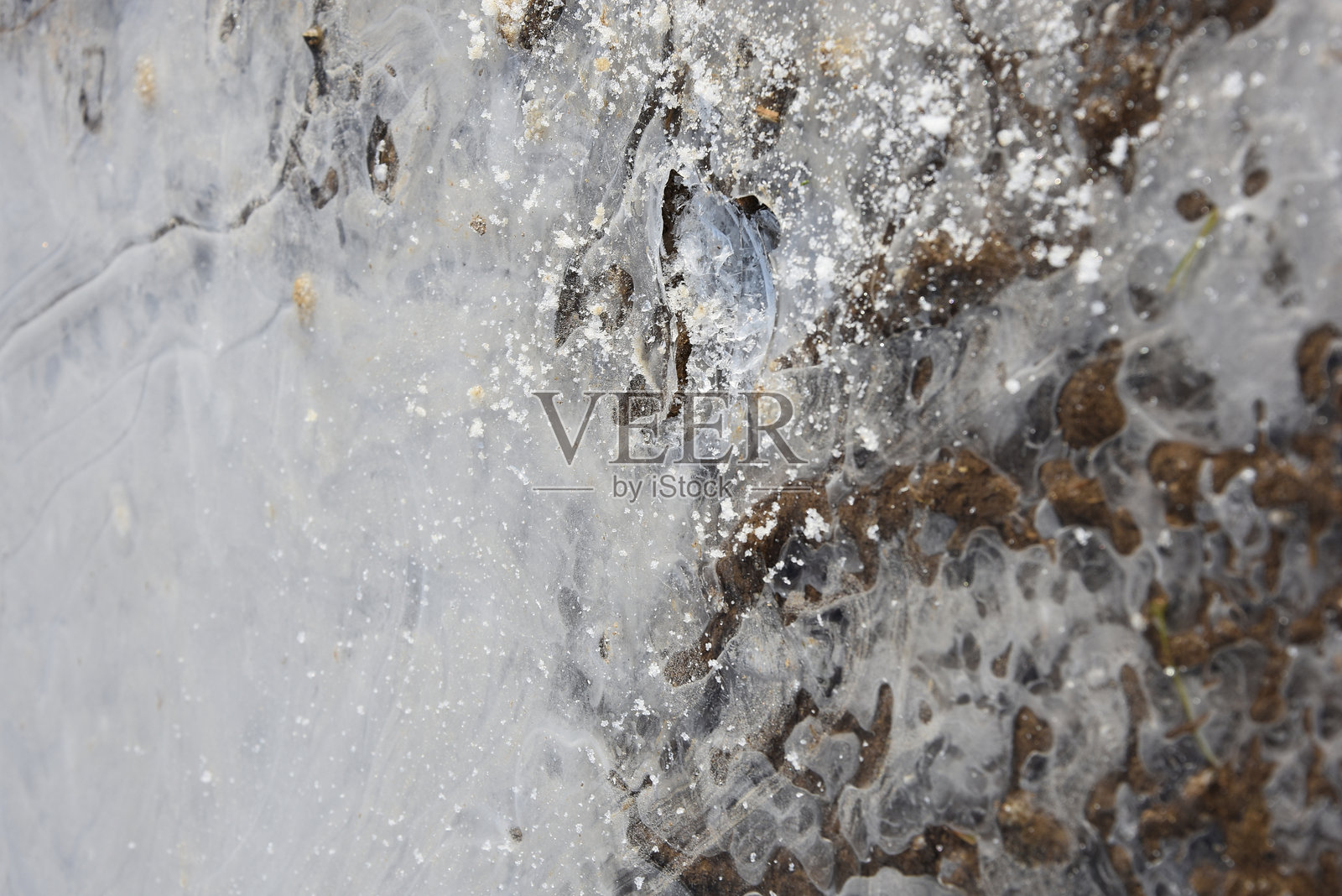 乡村田野上的冰冻小径照片摄影图片